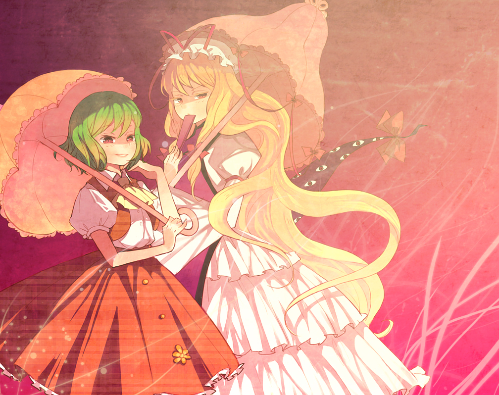 domotolain, kazami yuuka, yakumo yukari, touhou, 2girls, adjusting hair, blonde hair, dress, female focus, gap (touhou), green hair, long hair, multiple girls, parasol, red eyes, skirt, skirt set, smirk, umbrella, unmoving pattern, very long hair, vest