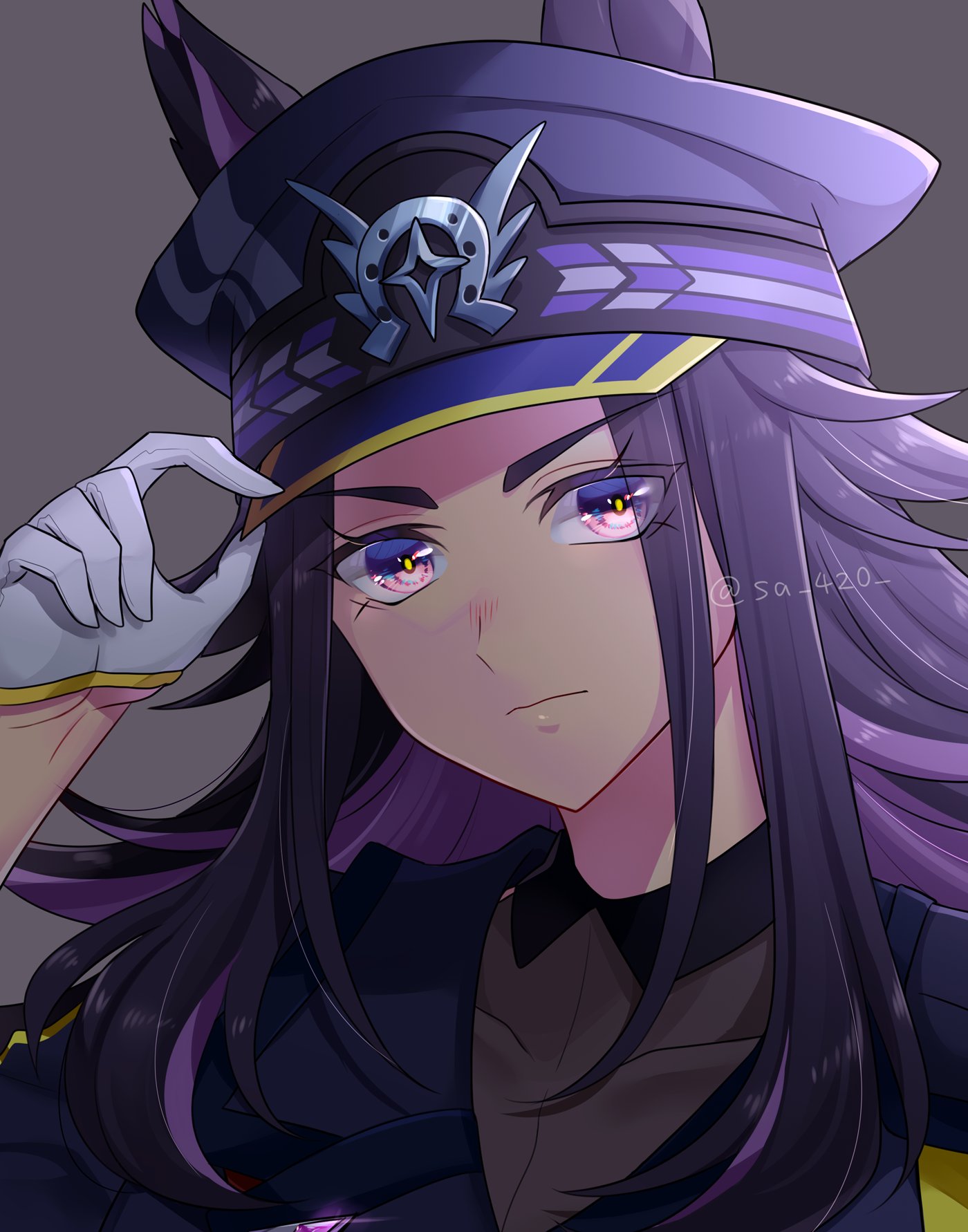 fenomeno (black flames of the righteous spirit) (umamusume), fenomeno (umamusume), umamusume, highres, 1girl, animal ears, black hair, black jacket, black shirt, closed mouth, ears through headwear, flipped hair, gloves, hat, horse ears, horse girl, horseshoe hat ornament, horseshoe ornament, jacket, long hair, looking at viewer, multicolored hair, peaked cap, purple eyes, purple hair, sa 420, shirt, simple background, solo, upper body, white gloves