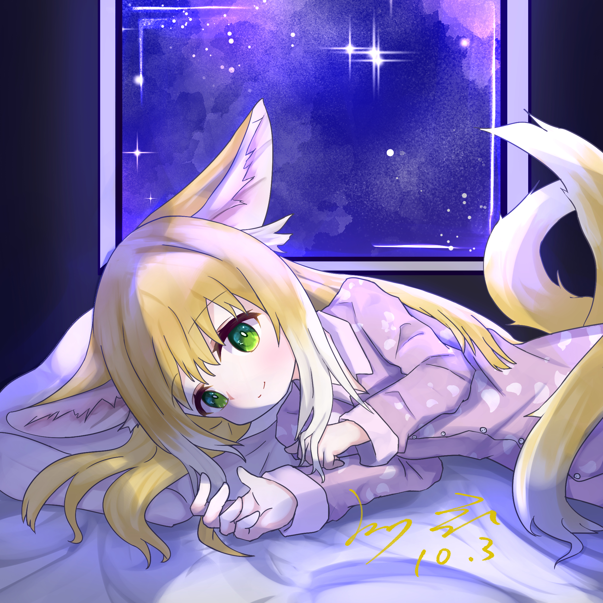 suzuran (arknights), suzuran (pajamas) (arknights), arknights, chinese commentary, commentary request, highres, 1girl, animal ears, blonde hair, closed mouth, colored tips, dated, fox ears, fox girl, fox tail, green eyes, kitsune, kyuubi, long hair, lying, multicolored hair, multiple tails, official alternate costume, on side, pajamas, pink pajamas, pink shirt, polka dot, polka dot pajamas, polka dot shirt, shiliu ye yi (night77), shirt, signature, smile, solo, tail, two-tone hair, white hair