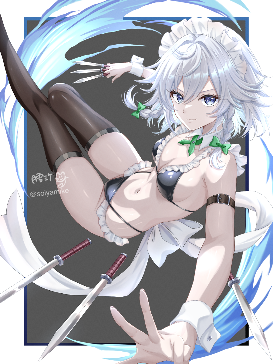 tsukiyuki mike, izayoi sakuya, touhou, commentary request, highres, 1girl, alternate costume, between fingers, bikini, black bikini, black thighhighs, bow, braid, braided sidelocks, breasts, cleavage, closed mouth, detached collar, frilled bikini, frills, green bow, grey hair, hair bow, holding, holding knife, knife, knives between fingers, looking at viewer, maid, maid bikini, maid headdress, medium breasts, skindentation, smile, solo, stomach, swimsuit, thighhighs, thighs, unconventional maid, white headdress, white wrist cuffs, wrist cuffs