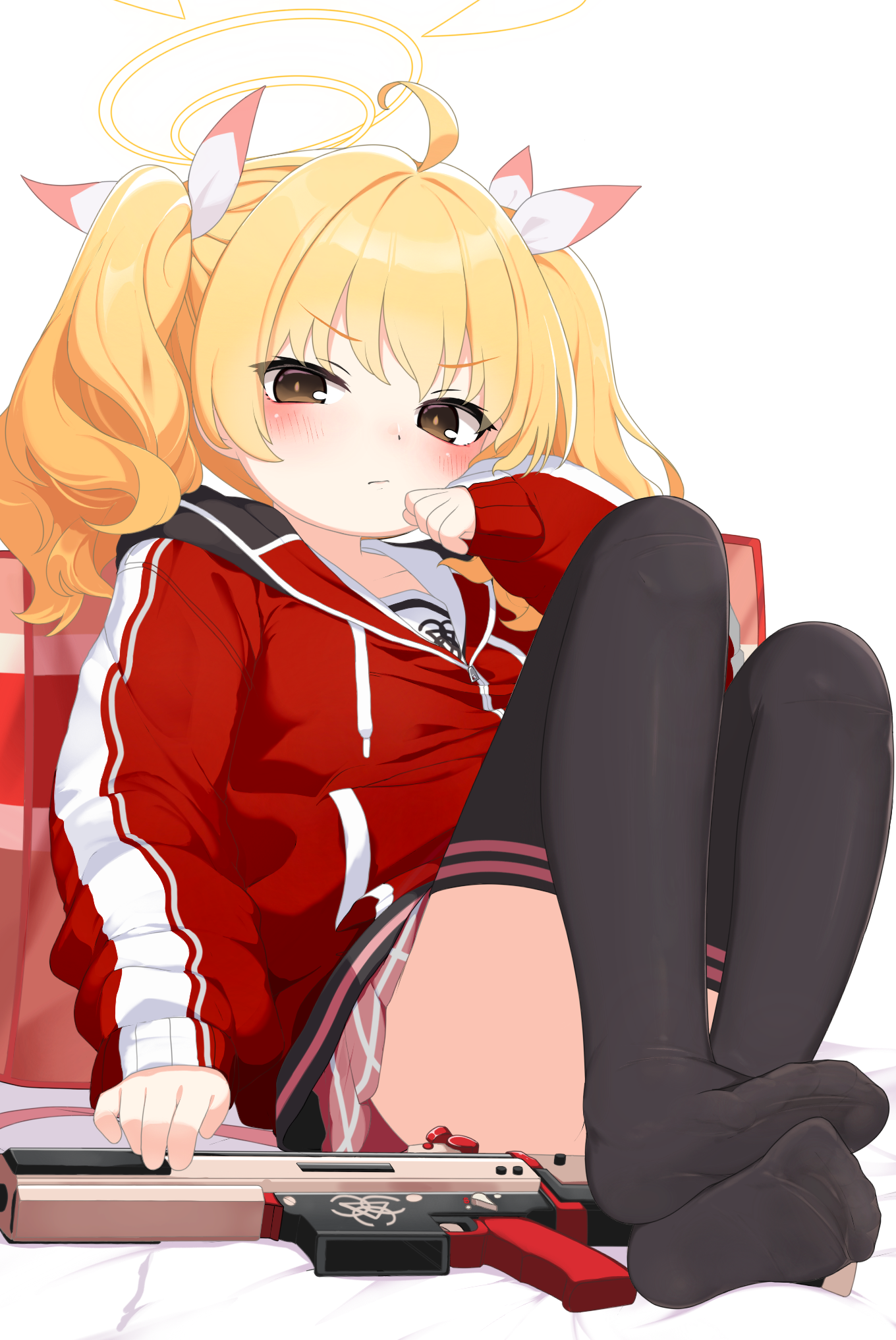 didac fantasy, yoshimi (blue archive), blue archive, chinese commentary, commentary request, highres, 1girl, black thighhighs, blonde hair, blush, brown eyes, closed mouth, feet, gun, halo, jacket, knees up, long sleeves, looking at viewer, miniskirt, no shoes, pink skirt, pleated skirt, red jacket, simple background, sitting, skirt, sleeves past wrists, soles, solo, thighhighs, toes, trinity general school logo, twintails, v-shaped eyebrows, weapon, white background, yellow halo