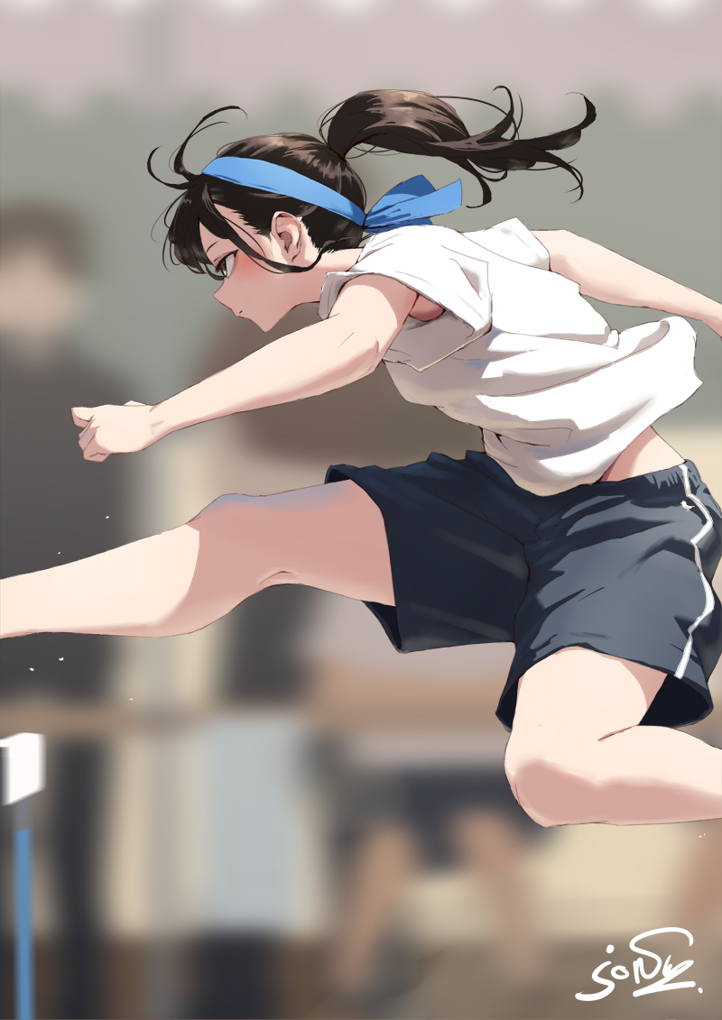 jonsun, shiori (jonsun), original, commentary request, 1boy, 2girls, black shorts, blue headband, blue shorts, blurry, blurry background, headband, jumping, multiple girls, shirt, shorts, solo focus, white shirt