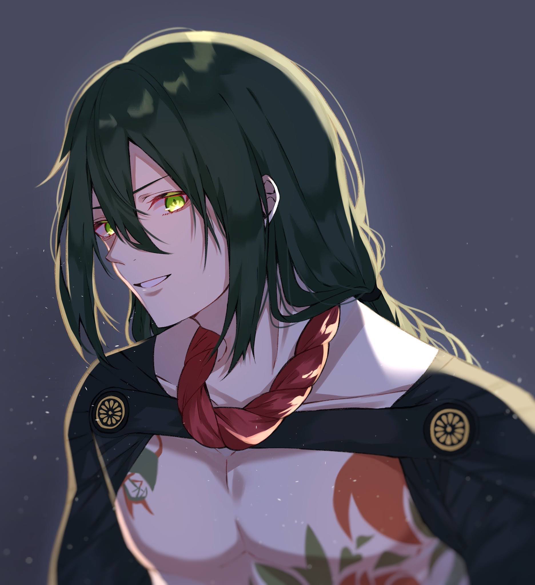 yunoji (onigiri yumi09), yan qing (fate), fate/grand order, fate (series), highres, 1boy, backlighting, chest tattoo, collarbone, green eyes, green hair, grey background, hair between eyes, hair ornament, kikkoumon, long hair, long sleeves, looking at viewer, low ponytail, male focus, muscular, muscular male, nagatekkou, pectorals, ponytail, rope, simple background, smile, solo, tattoo, teeth, upper body