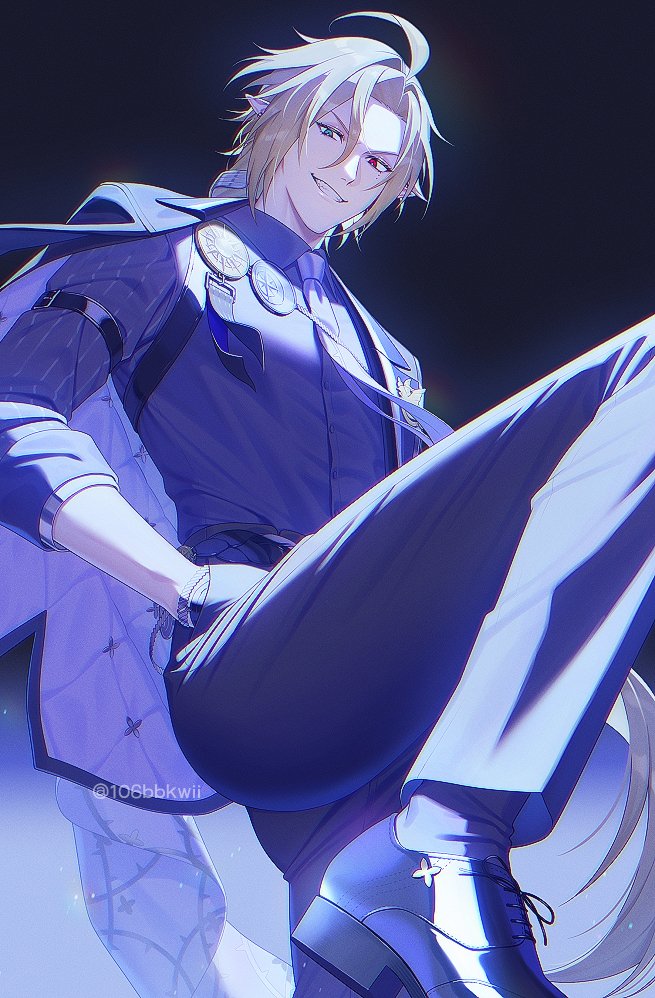 106bbkwii, hugo vlad, zenless zone zero, 1boy, arm out of sleeve, bicep strap, black gloves, black pants, black shoes, blonde hair, bracelet, coat, coat on shoulders, dark background, ear piercing, gloves, gradient necktie, green eyes, hair between eyes, hand in pocket, heterochromia, jewelry, lapel pin, leg up, looking at viewer, male focus, medallion, mole, mole under eye, necktie, pants, piercing, pointy ears, purple necktie, purple shirt, red eyes, shirt, shoes, sleeves rolled up, smile, solo, teeth, twitter username
