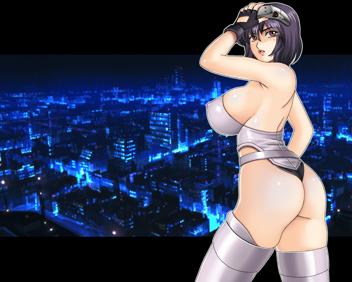 gaden, kusanagi motoko, ghost in the shell, ghost in the shell: stand alone complex, lights, 00s, 1girl, 3d, armpits, ass, back, bare shoulders, belt, black gloves, breasts, building, cityscape, covered erect nipples, female focus, fingerless gloves, from side, gloves, glowing, grey thighhighs, hair between eyes, hand up, head-mounted display, highleg, highleg leotard, huge breasts, legs apart, leotard, letterboxed, lipstick, looking at viewer, looking back, makeup, night, night sky, outline, pink eyes, purple eyes, purple hair, red eyes, shiny clothes, shiny skin, short hair, sideboob, sky, solo, standing, strapless, strapless leotard, thighhighs, thighs, thong, thong leotard