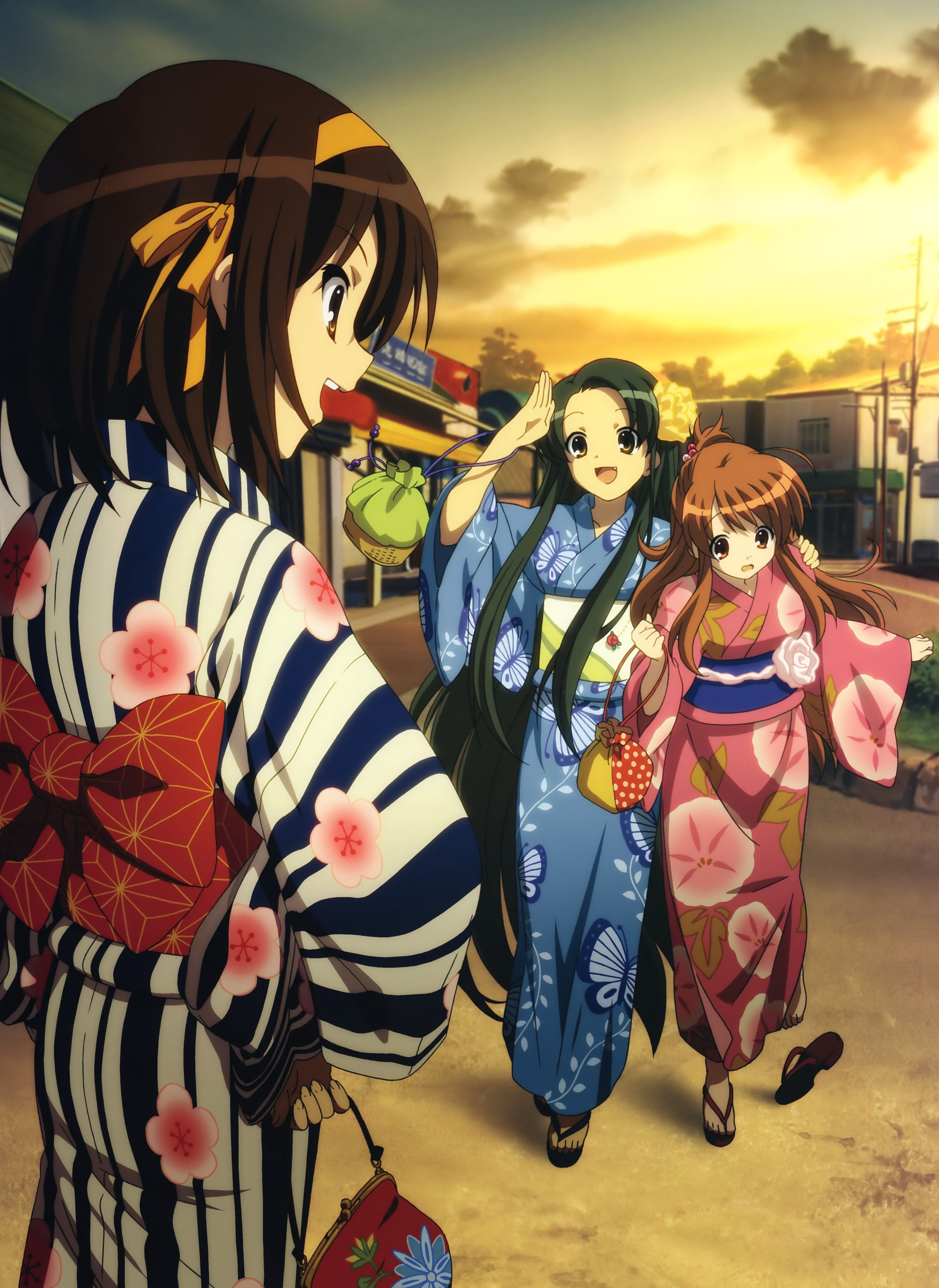 kadowaki miku, asahina mikuru, suzumiya haruhi, tsuruya, suzumiya haruhi no yuuutsu, absurdres, highres, official art, 00s, 3girls, bag, barefoot, brown eyes, brown hair, floral print, flower, green hair, japanese clothes, kimono, kinchaku, long hair, multiple girls, pouch, ribbon, salute, sandals, shoes, short hair, single shoe, smile, striped kimono, sunset, vertical-striped clothes, vertical-striped kimono, very long hair, yukata