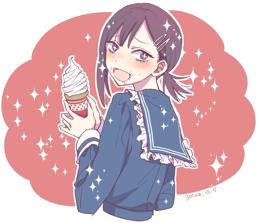 59 (seventhstar), higashiyama kobeni, chainsaw man, commentary request, 1girl, black hair, black shirt, blush, cropped torso, food, food on face, frilled sailor collar, frills, holding, holding ice cream cone, ice cream, ice cream cone, long sleeves, looking at viewer, looking back, mole, mole under eye, mole under mouth, multiple hair clips, multiple moles, outline, ponytail, sailor collar, shirt, short ponytail, single sidelock, smile, solo, sparkle, sparkling eyes, upper body, white outline
