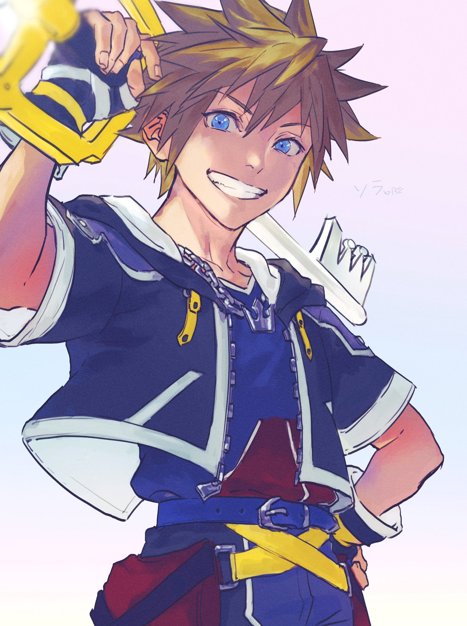 plytometo, sora (kingdom hearts), kingdom hearts, commentary request, highres, 1boy, belt, black jacket, blue belt, blue eyes, chain, chain necklace, fingerless gloves, gloves, gradient background, grin, holding, holding weapon, jacket, jewelry, keyblade, male focus, necklace, open clothes, open jacket, short hair, smile, solo, spiked hair, weapon