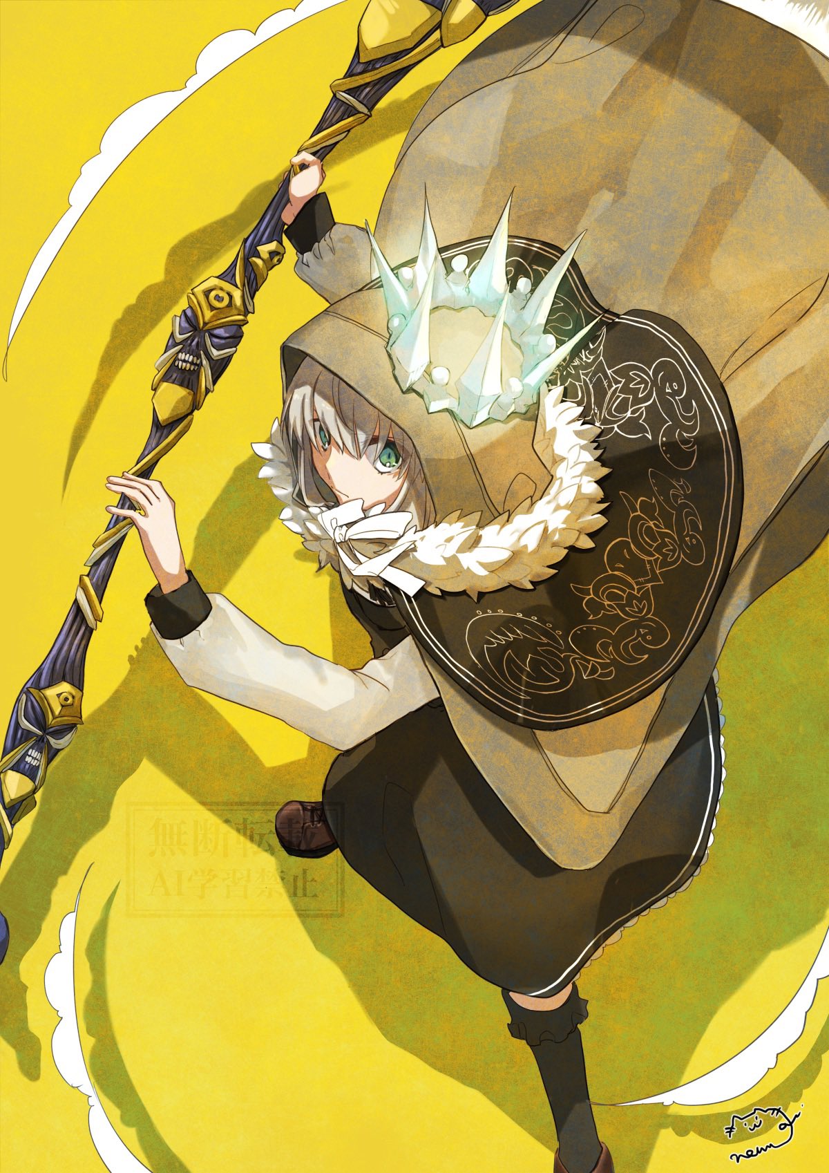 nemugiko, gray (assassin) (fate), gray (fate), fate/grand order, fate (series), highres, 1girl, blue crown, cloak, crown, dress, fur trim, grand servant (fate/grand order), green eyes, grey hair, holding, holding scythe, hood, hood up, hooded cloak, long sleeves, looking at viewer, scythe, solo