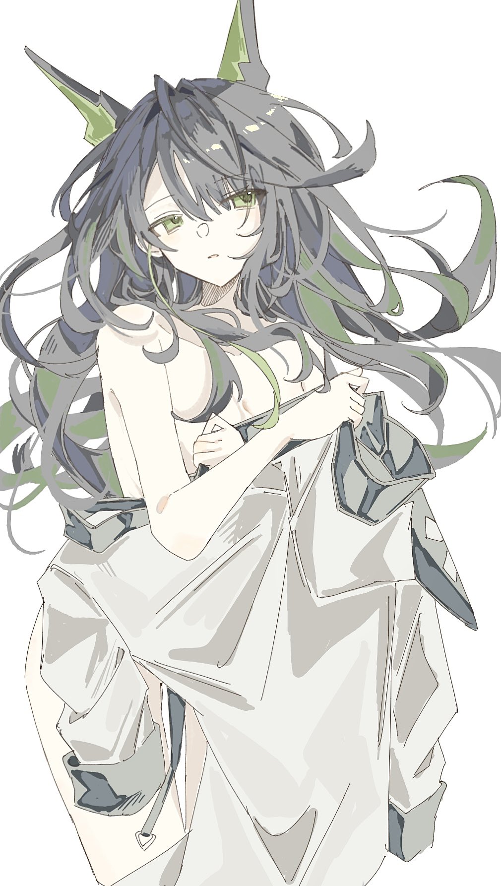 de 1aw, mon3tr (arknights), arknights, highres, 1girl, black hair, breasts, closed mouth, cowboy shot, green eyes, green hair, hair between eyes, long hair, medium breasts, multicolored hair, nude, shirt, simple background, solo, white background