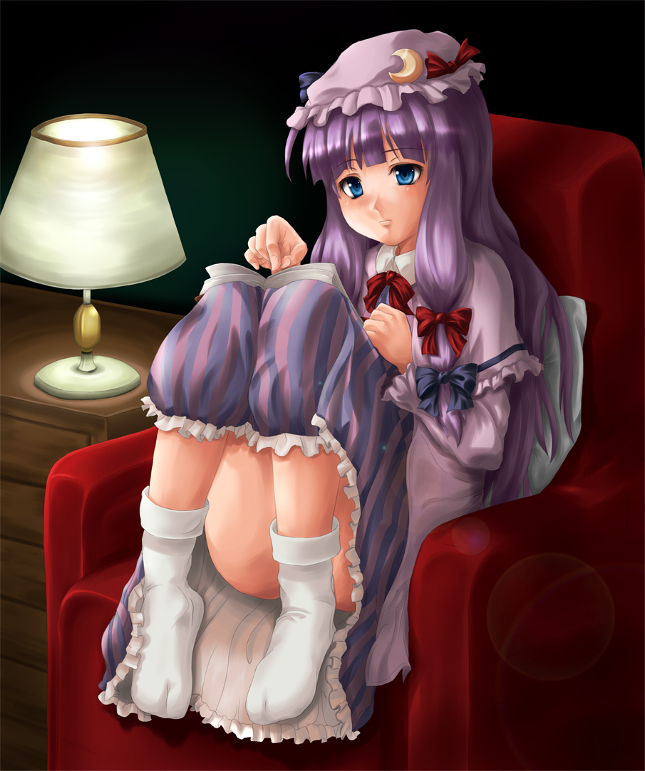 mochi.f, patchouli knowledge, touhou, bad id, bad pixiv id, painttool sai (medium), 1girl, blue eyes, book, crescent, crescent hat ornament, female focus, hat, hat ornament, lamp, long hair, open book, purple hair, reading, ribbon, socks, solo