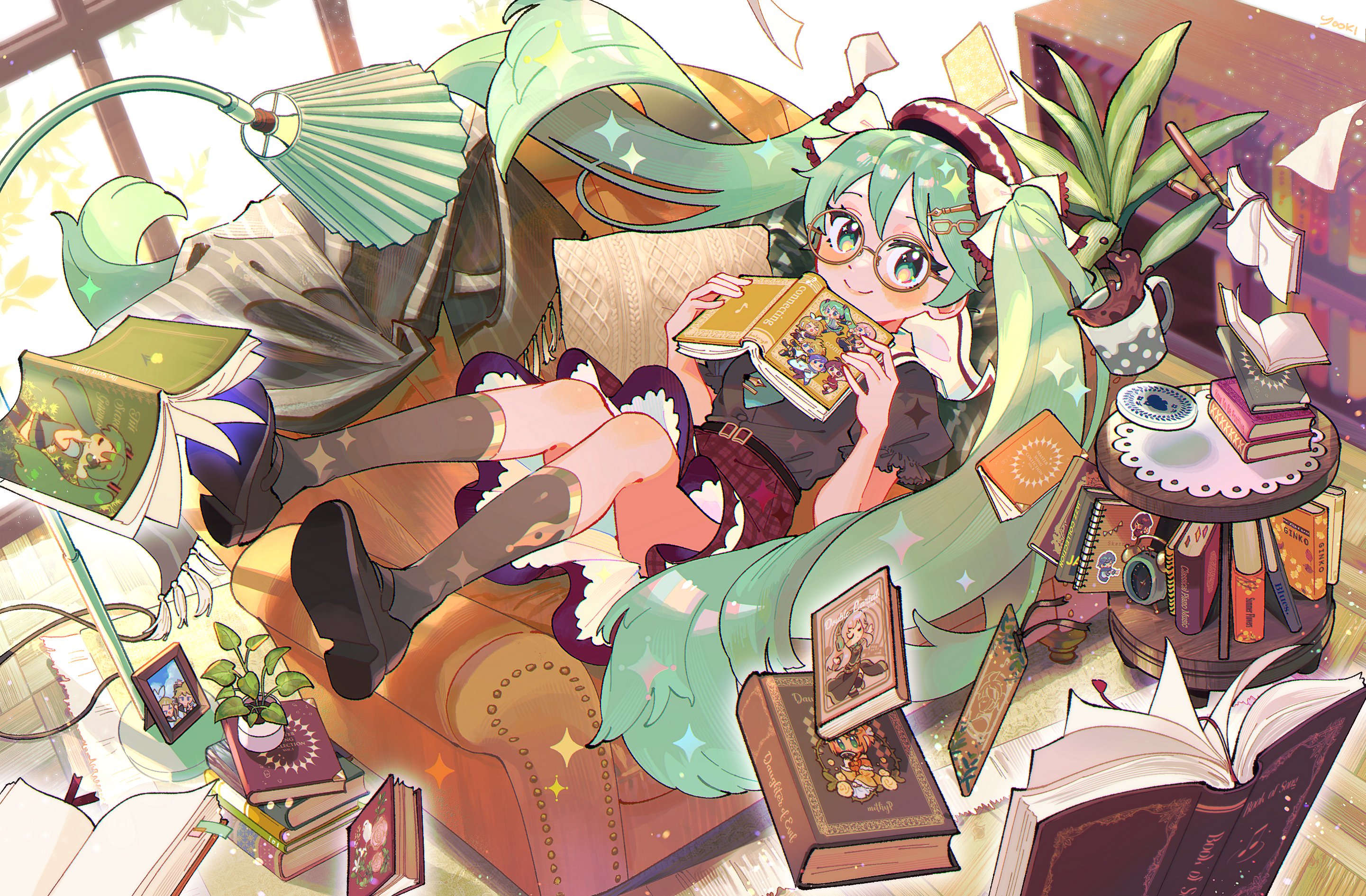 yooki (winter cakes), hatsune miku, kagamine len, kagamine rin, kaito (vocaloid), megurine luka, meiko (vocaloid), riliane lucifen d'autriche, aku no musume (vocaloid), double lariat (vocaloid), evillious nendaiki, vocaloid, commentary request, highres, 1girl, black shirt, black shoes, blue eyes, blue hair, blue necktie, blush stickers, book, book stack, bookshelf, bow, brown socks, closed mouth, couch, cup, double-parted bangs, full body, glasses, hair bow, hair ornament, hairclip, hat, holding, holding book, long hair, looking at viewer, lying, mug, necktie, on back, plant, potted plant, red hat, red skirt, round eyewear, shirt, shoes, short sleeves, skirt, smile, socks, solo, songover, table, tie clip, twintails, very long hair, white bow