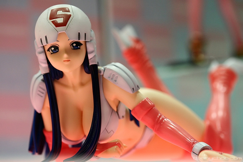 sakura hime, sakurahime, plawres sanshirou, photo (medium), android, armor, black hair, breasts, cleavage, figure, figure (medium), legs, long hair, lying