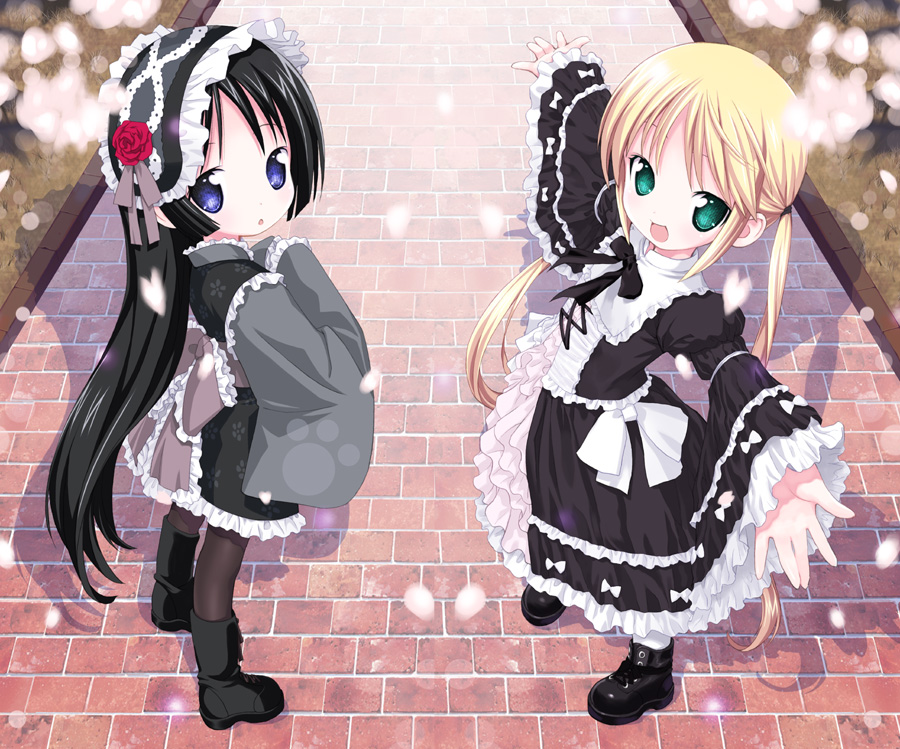kiira, saginomiya isumi, sanzen'in nagi, hayate no gotoku!, 00s, 2girls, aged down, black hair, blonde hair, blue eyes, gothic lolita, green eyes, japanese clothes, lolita fashion, long hair, multiple girls, outstretched arms, spread arms, wa lolita