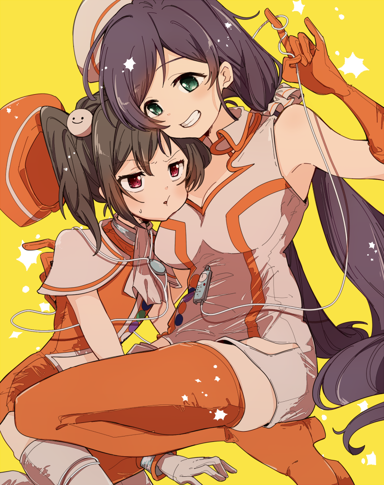 kidapipi 7, tojo nozomi, yazawa nico, love live!, love live! school idol project, 2girls, black hair, breasts, cable, dress, gloves, green eyes, hair ornament, hair scrunchie, hat, large breasts, long hair, long sleeves, low twintails, multiple girls, orange dress, orange gloves, orange hat, orange thighhighs, otome shiki ren'ai juku, purple hair, red eyes, scrunchie, smile, sweatdrop, thighhighs, twintails, white dress, white gloves, white hat, yellow background