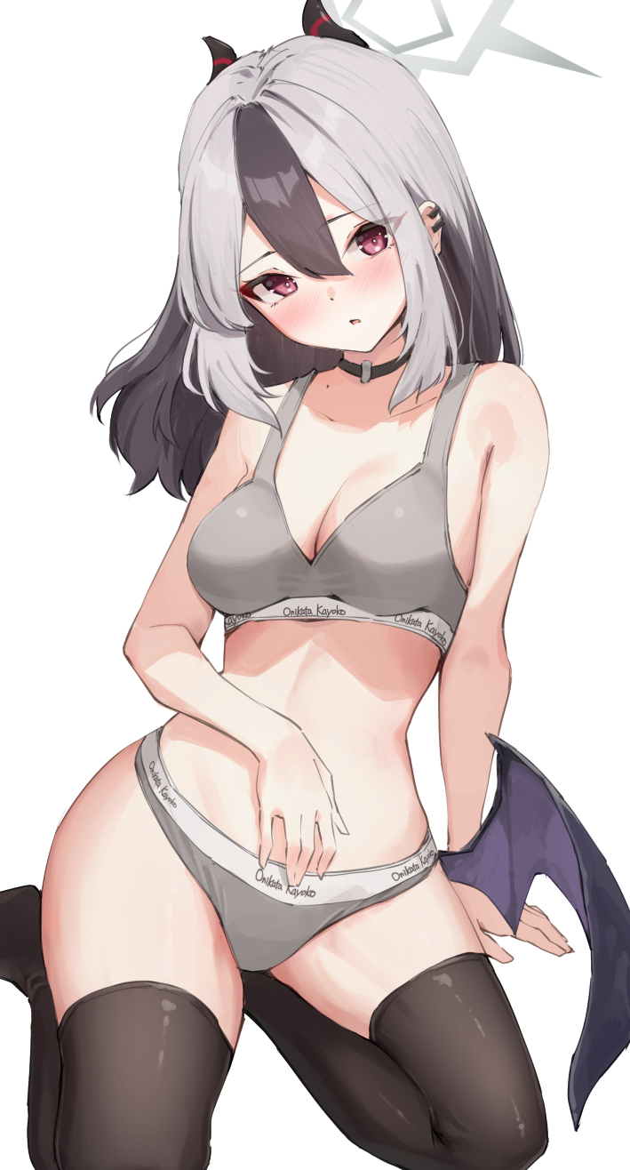 akasaki koyo, kayoko (blue archive), blue archive, commentary, highres, 1girl, alternate costume, alternate hairstyle, arm support, bare arms, bare shoulders, black choker, black hair, black thighhighs, blush, breasts, character name, choker, cleavage, collarbone, demon girl, demon horns, demon wings, double-parted bangs, ear piercing, eyes visible through hair, full body, grey hair, grey halo, grey sports bra, grey sports panties, hair between eyes, hair down, halo, hand on own stomach, head tilt, horns, long hair, looking at viewer, low wings, medium breasts, mole, mole on neck, multicolored hair, open mouth, piercing, red eyes, simple background, single wing, sitting, solo, sports bra, sports panties, stomach, straight hair, thighhighs, thighs, tsurime, two-tone hair, white background, wings, yokozuwari
