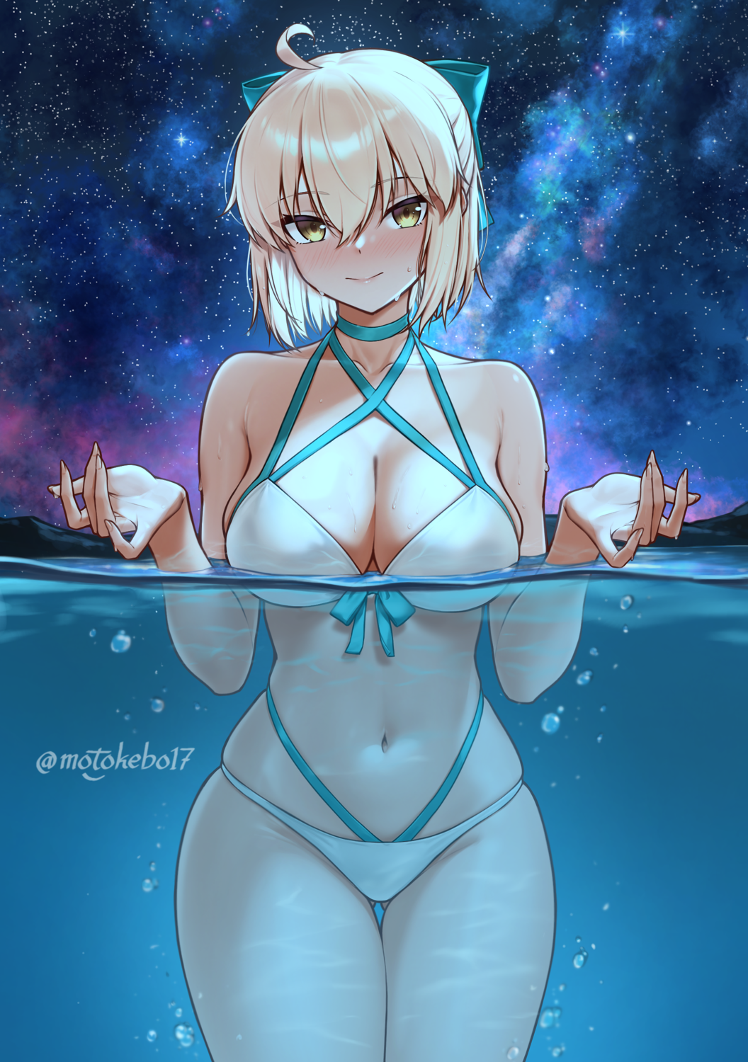 motokebo17, okita j. souji (fate), okita j. souji (third ascension) (fate), okita souji (fate), fate/grand order, fate (series), highres, 1girl, ahoge, aqua bikini, aqua bow, bare shoulders, bikini, blonde hair, blush, bow, breasts, cleavage, hair bow, large breasts, layered bikini, looking at viewer, navel, short hair, smile, solo, swimsuit, thighs, water, white bikini, yellow eyes
