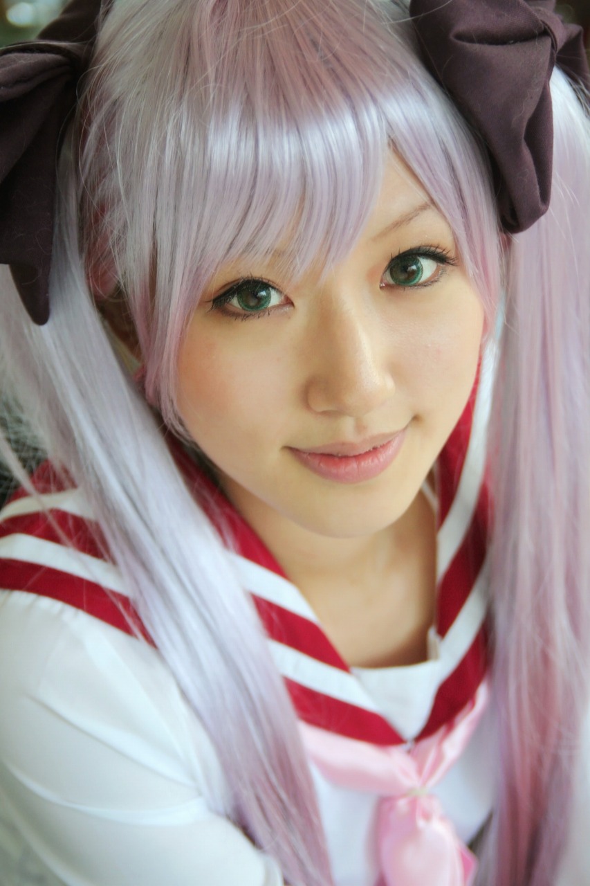 saya (cosplayer), hiiragi kagami, lucky star, highres, photo (medium), cosplay, hiiragi kagami (cosplay), school uniform, twintails