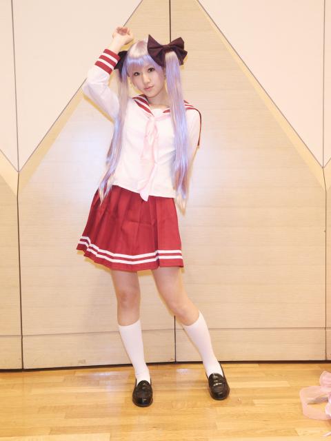 saya (cosplayer), hiiragi kagami, lucky star, photo (medium), cosplay, hiiragi kagami (cosplay), school uniform, skirt, twintails