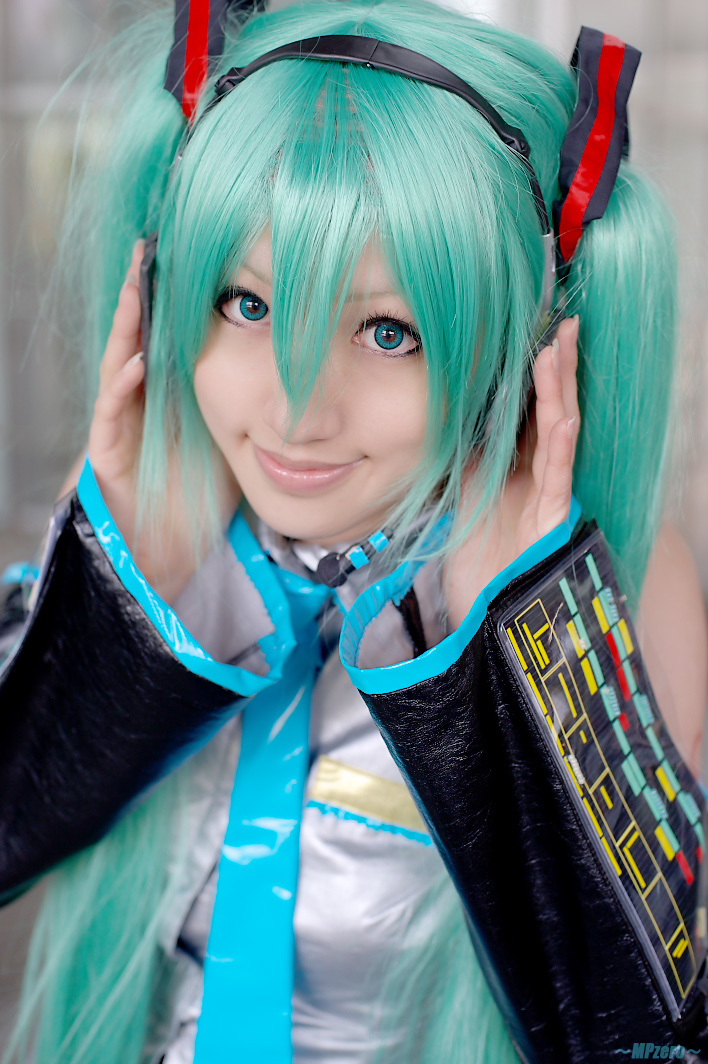 saya (cosplayer), hatsune miku, vocaloid, photo (medium), cosplay, hatsune miku (cosplay), headphones, necktie