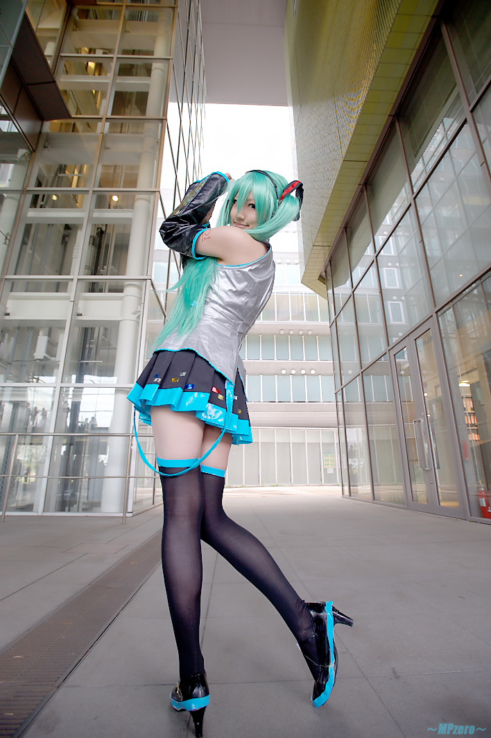 saya (cosplayer), hatsune miku, vocaloid, photo (medium), cosplay, hatsune miku (cosplay), headphones, necktie, skirt, thighhighs