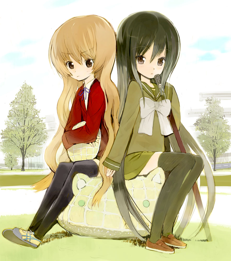 okama, aisaka taiga, kugimiya rie, shana, shakugan no shana, toradora!, 00s, bread, crossover, food, melon bread, school uniform, skirt, sword, thighhighs, voice actor connection, weapon, zettai ryouiki