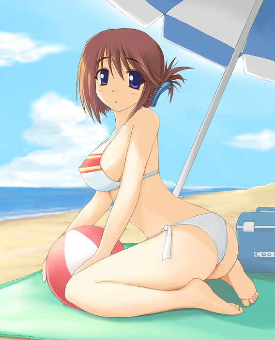 zekkyon, komaki manaka, to heart, to heart (series), to heart 2, 00s, 1girl, ass, ball, barefoot, beach, beachball, bikini, blue eyes, breasts, brown hair, day, feet, female focus, folded ponytail, hair ornament, hairclip, kneeling, large breasts, outdoors, short hair, sideboob, solo, swimsuit, umbrella
