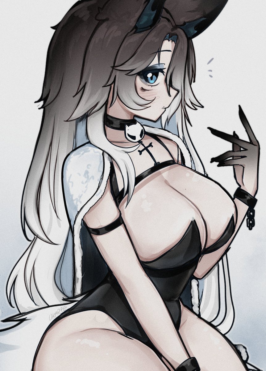 okariin, indie virtual youtuber, highres, 1girl, animal ears, black choker, black hands, black leotard, breasts, cape, chain, chain bracelet, choker, cleavage, closed mouth, collarbone, colored extremities, facial mark, fang, fang out, fur-trimmed cape, fur trim, grey hair, halloween, highleg, highleg leotard, large breasts, leotard, long hair, looking at viewer, multicolored hair, okariin (vtuber), sitting, solo, strapless, strapless leotard, streaked hair, tail, thighs, very long hair, virtual youtuber, white background, white cape, white hair, wolf ears, wolf girl, wolf tail