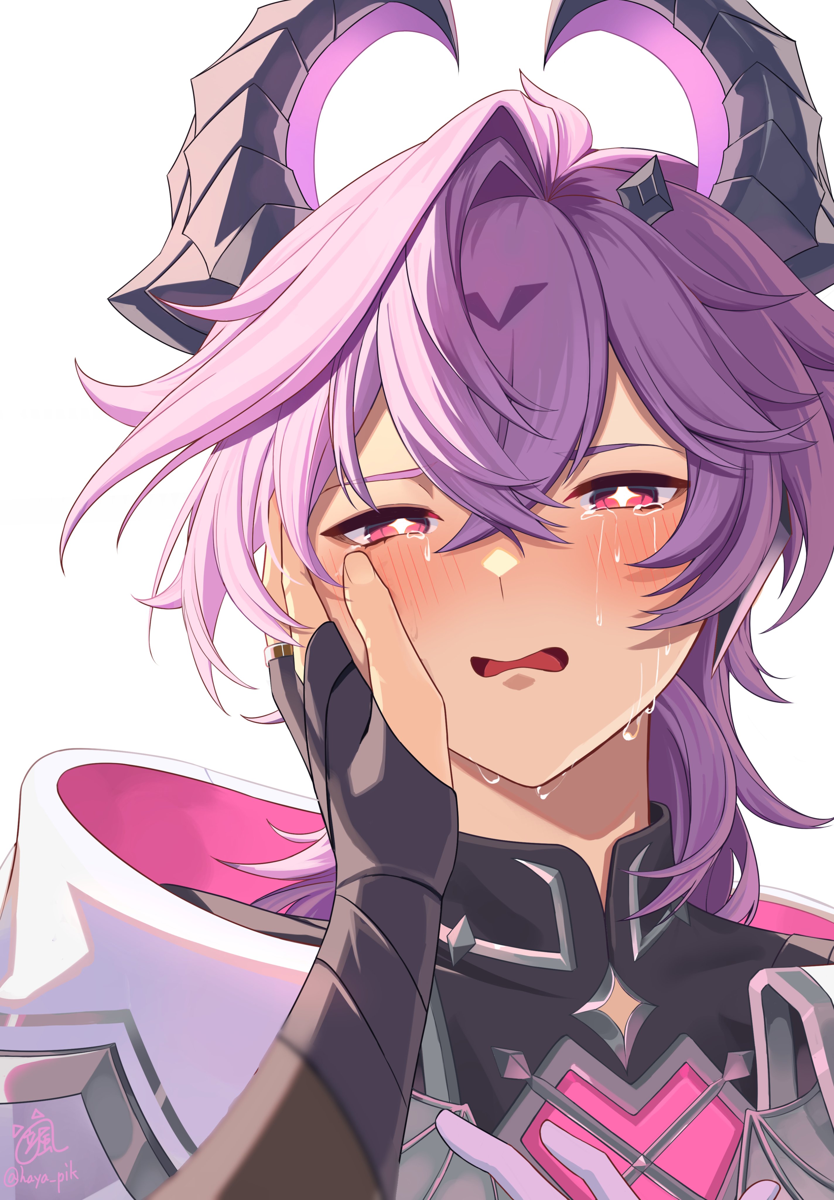 haya pik, mini durin (genshin impact), mini durin (human) (genshin impact), scaramouche (genshin impact), genshin impact, absurdres, highres, 2boys, black gloves, black shirt, blush, crying, dragon horns, fingerless gloves, gloves, hair between eyes, hair ornament, horns, long hair, multiple boys, open mouth, pink hair, red eyes, shirt, tears, white background