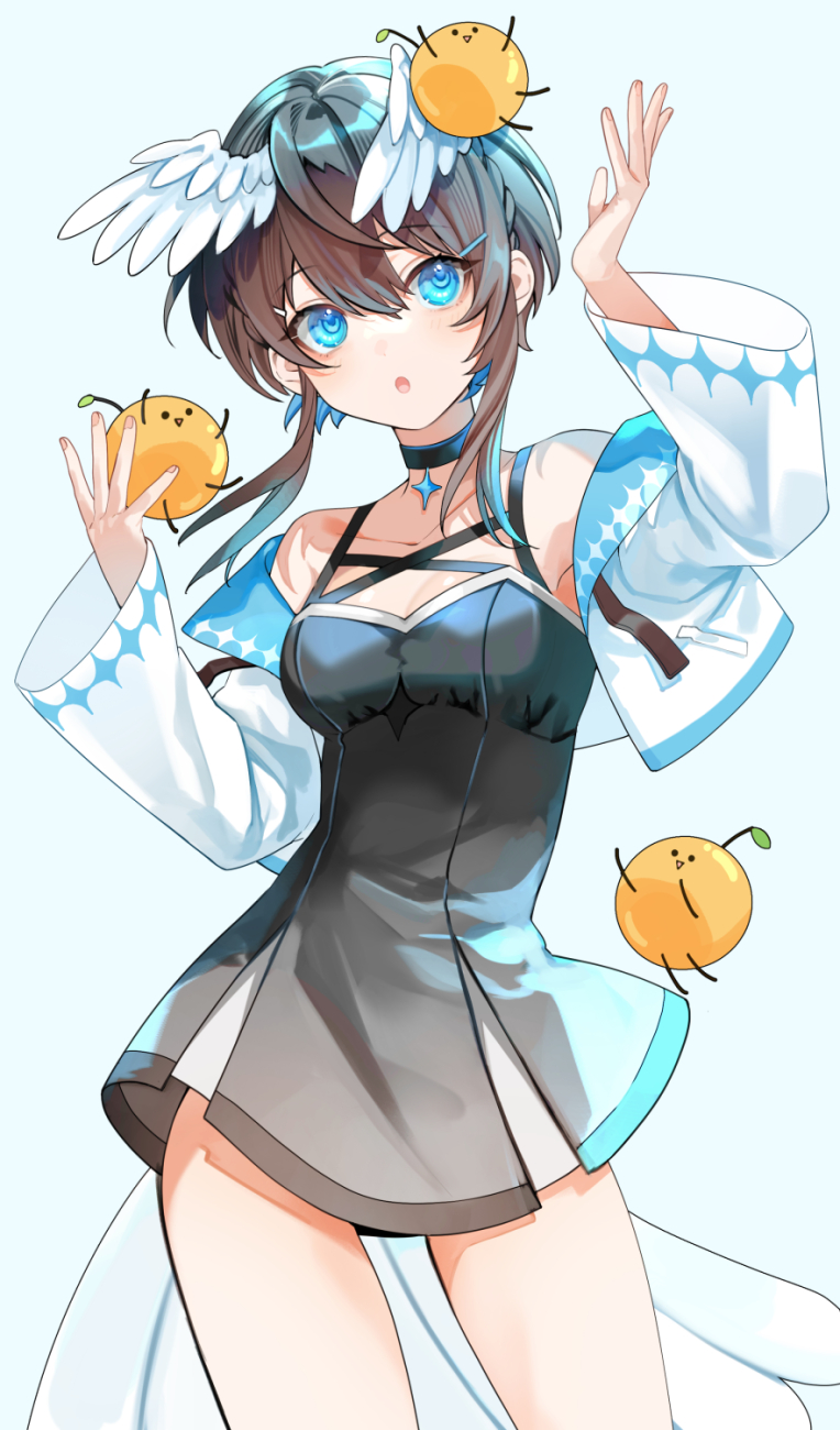 kurata rine, kurata rine (vtuber), indie virtual youtuber, commentary request, highres, 1girl, :o, arm up, black collar, black dress, black hair, blue background, blue eyes, blue hair, breasts, cleavage, collar, cropped jacket, dress, feathered wings, gradient background, hair ornament, hairclip, hand up, head wings, jacket, long sleeves, medium breasts, multicolored hair, off shoulder, open clothes, open jacket, parted lips, two-tone hair, virtual youtuber, white jacket, white wings, wide sleeves, wings