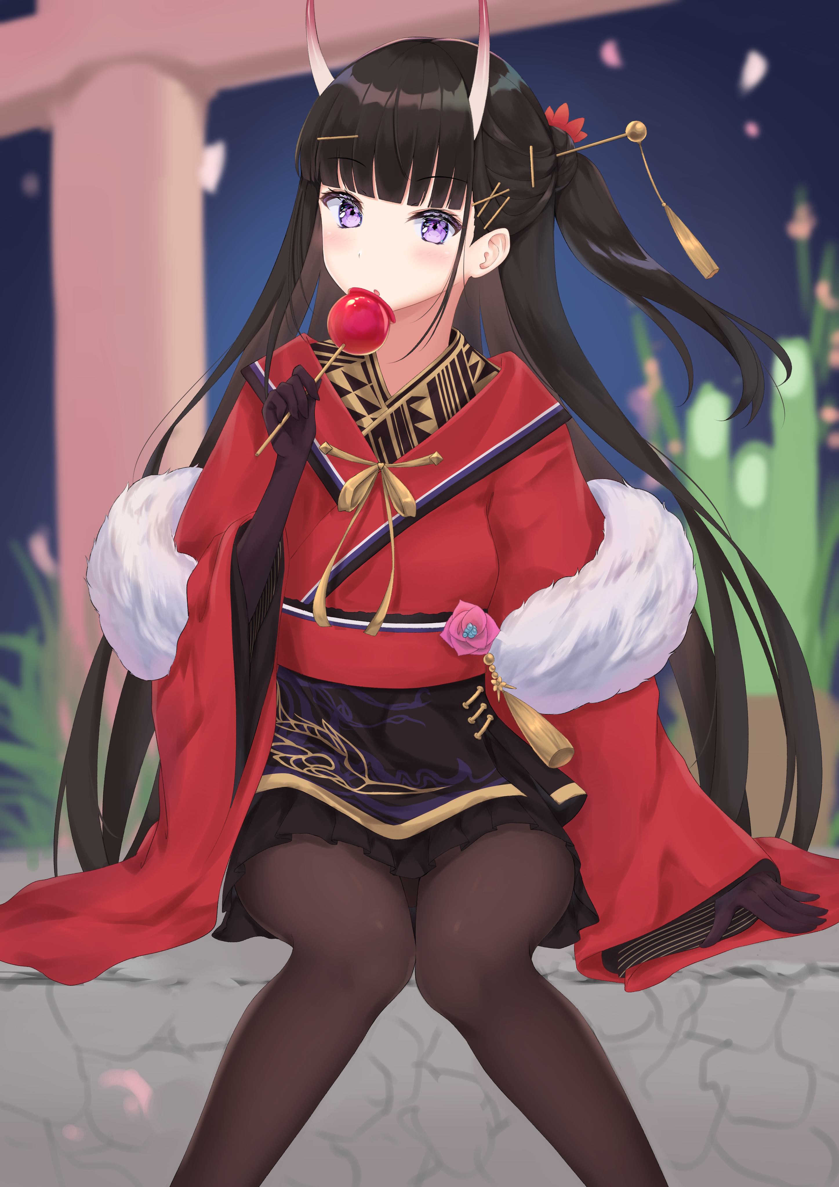 tu (to sse), noshiro (azur lane), noshiro (uncharted festival grounds?) (azur lane), azur lane, absurdres, commentary, highres, 1girl, black gloves, black hair, black skirt, brown pantyhose, candy apple, feather boa, feet out of frame, food, gloves, hair ornament, hair stick, hairclip, hairpin, holding, holding candy apple, holding food, horns, japanese clothes, kimono, long hair, long sleeves, looking at viewer, miniskirt, official alternate costume, pantyhose, pleated skirt, purple eyes, red kimono, sitting, skin-covered horns, skirt, solo, torii, wide sleeves