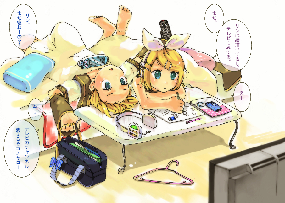 sopra, kagamine len, kagamine rin, vocaloid, bad id, bad pixiv id, translation request, 1boy, 1girl, barefoot, blonde hair, blue eyes, brother and sister, clock, clothes hanger, detached sleeves, hair ornament, hairclip, headset, lying, short hair, siblings, twins