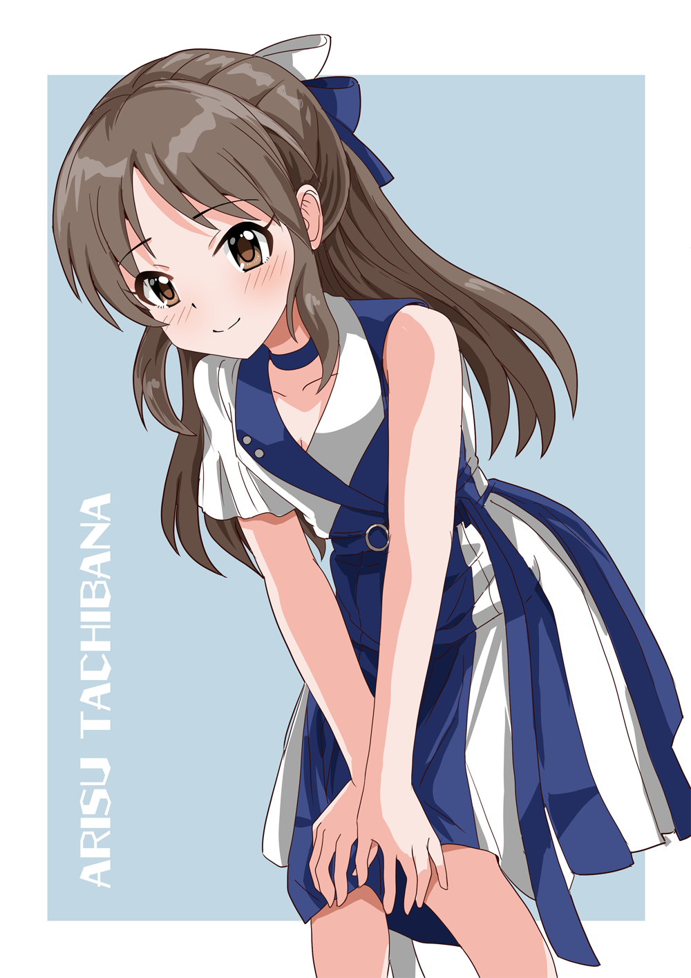 illustscody, tachibana arisu, idolmaster, idolmaster cinderella girls, highres, 1girl, blue background, blue bow, blue choker, blue dress, blush, border, bow, brown eyes, brown hair, character name, choker, closed mouth, collarbone, dress, hair bow, hands on own knees, leaning forward, long hair, outside border, single bare arm, single sleeve, smile, solo, standing, two-tone dress, white border, white bow, white dress