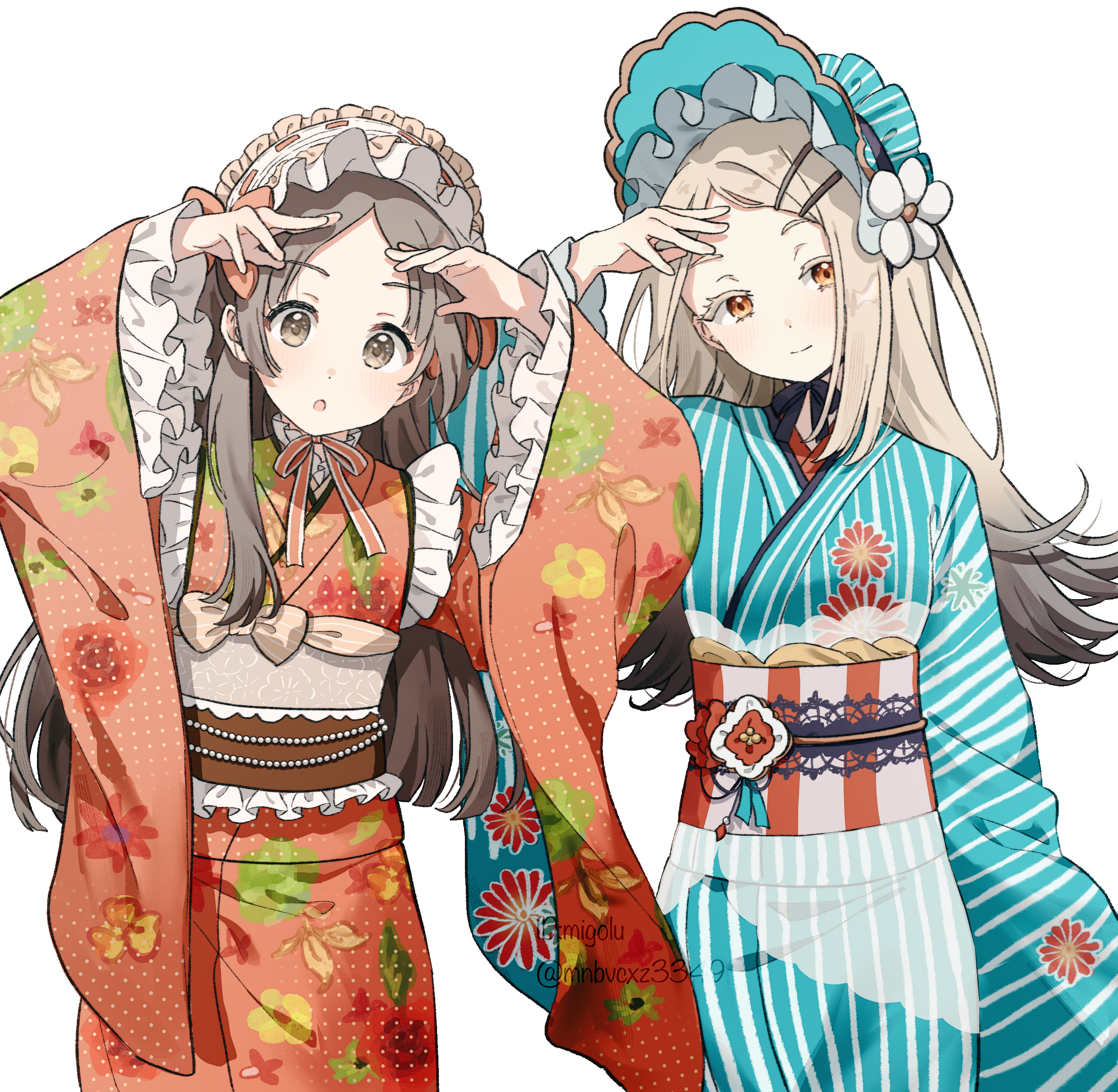 migolu, kuramoto china, shinosawa hiro, gakuen idolmaster, idolmaster, chinese commentary, commentary request, highres, 2girls, :o, blonde hair, blue kimono, bonnet, bow, brown eyes, brown hair, closed mouth, floral print, flower, forehead, frills, hair ornament, hairclip, japanese clothes, kimono, long hair, long sleeves, looking at viewer, multiple girls, obi, open mouth, parted bangs, print kimono, sash, simple background, smile, standing, white background, wide sleeves