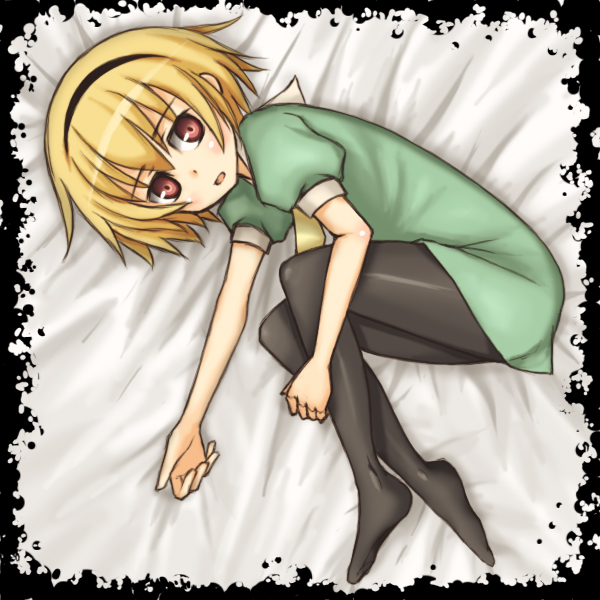 tane, houjou satoko, higurashi no naku koro ni, bad id, bad pixiv id, 00s, blonde hair, blush, dress, feet, hairband, pantyhose, red eyes, sailor dress, short hair, solo