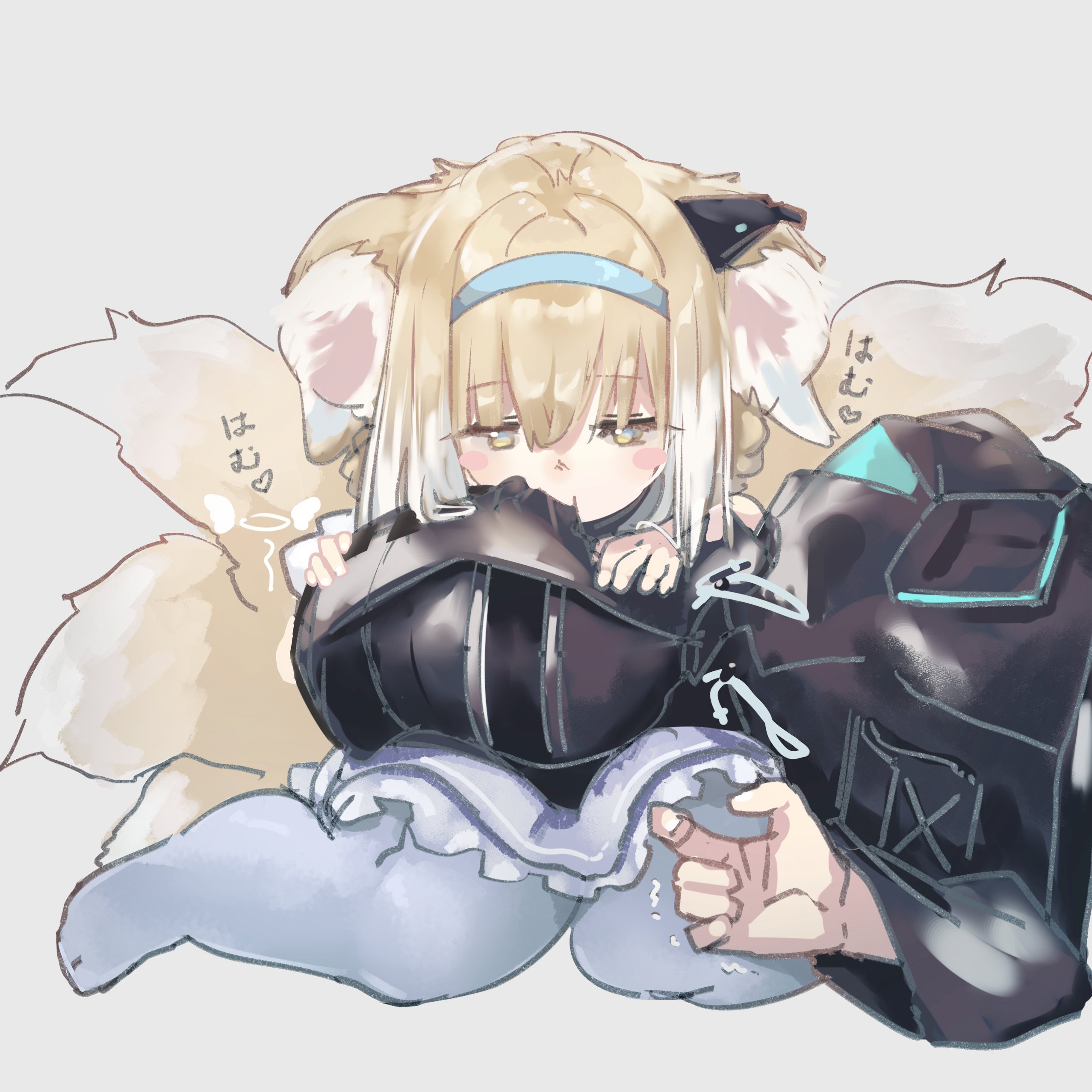 kilabo, doctor (arknights), infection monitor (arknights), suzuran (arknights), arknights, biting ear, absurdres, commentary request, highres, 1girl, 1other, animal ear fluff, animal ears, biting, blonde hair, blue hairband, fox ears, fox girl, fox tail, green eyes, grey background, grey pantyhose, hairband, hands on another's head, kitsune, kyuubi, lap pillow, lying, multicolored hair, multiple tails, no shoes, on side, pantyhose, simple background, sitting, tail, trembling