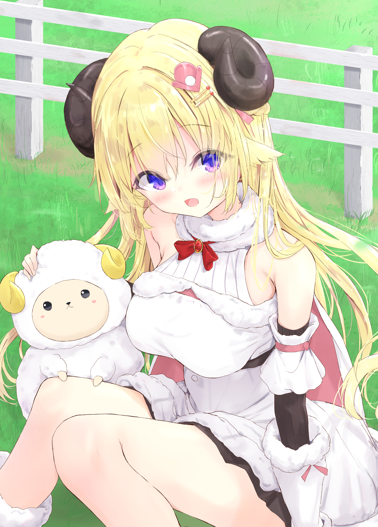 kouda suzu, tsunomaki watame, tsunomaki watame (1st costume), watamate, hololive, commentary request, highres, 1girl, animal ears, blonde hair, blush, dress, fence, fur-trimmed dress, fur trim, grass, hair ornament, hairpin, horns, long hair, open mouth, outdoors, purple eyes, sheep ears, sheep girl, sheep horns, sleeveless, sleeveless dress, solo, very long hair, virtual youtuber, white dress, wooden fence
