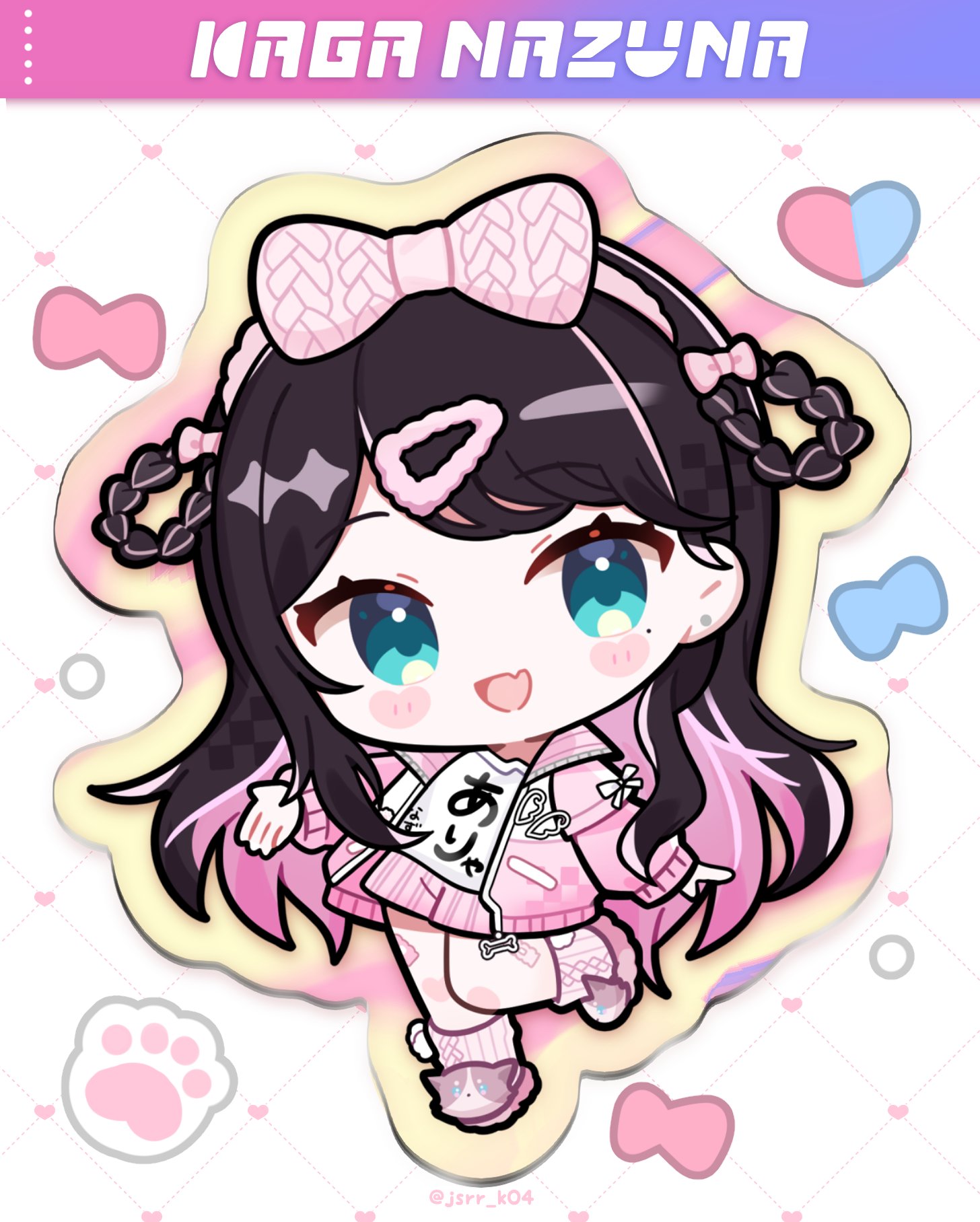 kashiwase karune, kaga nazuna, vspo!, commentary request, highres, 1girl, :d, bandaid, bandaid on leg, black hair, blue eyes, blush stickers, bow, bow hairband, braid, braided hair rings, character name, chibi, chibi only, fang, full body, grid background, hair bow, hair ornament, hair rings, hairband, hairclip, long hair, looking at viewer, mole, mole under eye, multicolored hair, open mouth, outline, parted bangs, pink bow, pink hair, pink hairband, pink shorts, pink slippers, pink socks, shorts, skin fang, slippers, smile, socks, solo, standing, standing on one leg, twitter username, two-tone hair, white background, yellow outline