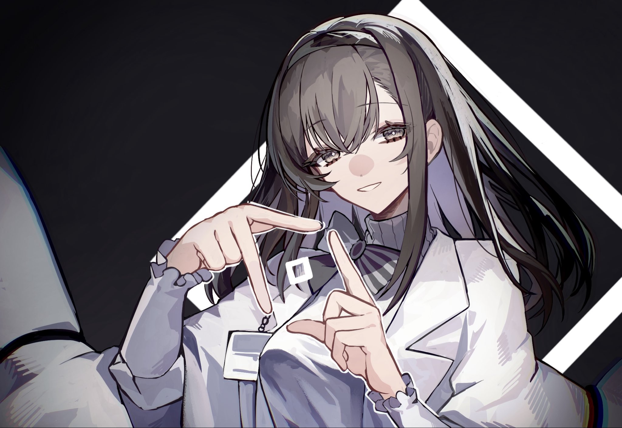 gomago magoma, priestess (arknights), arknights, commentary request, highres, 1girl, black hair, black hairband, bright pupils, brown eyes, brown hair, chromatic aberration, coat, colored inner hair, grey hair, grin, hair between eyes, hairband, hands up, lab coat, lapels, long sleeves, looking at viewer, medium hair, multicolored hair, open clothes, open coat, sidelocks, smile, solo, sweater, turtleneck, turtleneck sweater, upper body, white pupils, white sweater
