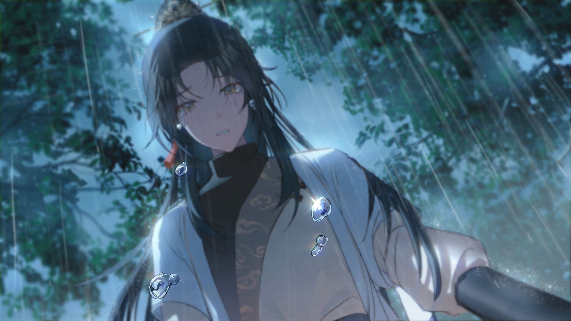 love curse: find your soulmate, game cg, highres, non-web source, official art, 1girl, androgynous, black hair, blue sky, blurry, chinese clothes, crying, crying with eyes open, furrowed brow, hair ornament, high ponytail, jianghe (character), leaf, long hair, looking at viewer, middle part, outdoors, ponytail, rain, sky, solo, teardrop, tears, tree, upper body, water drop, yellow eyes