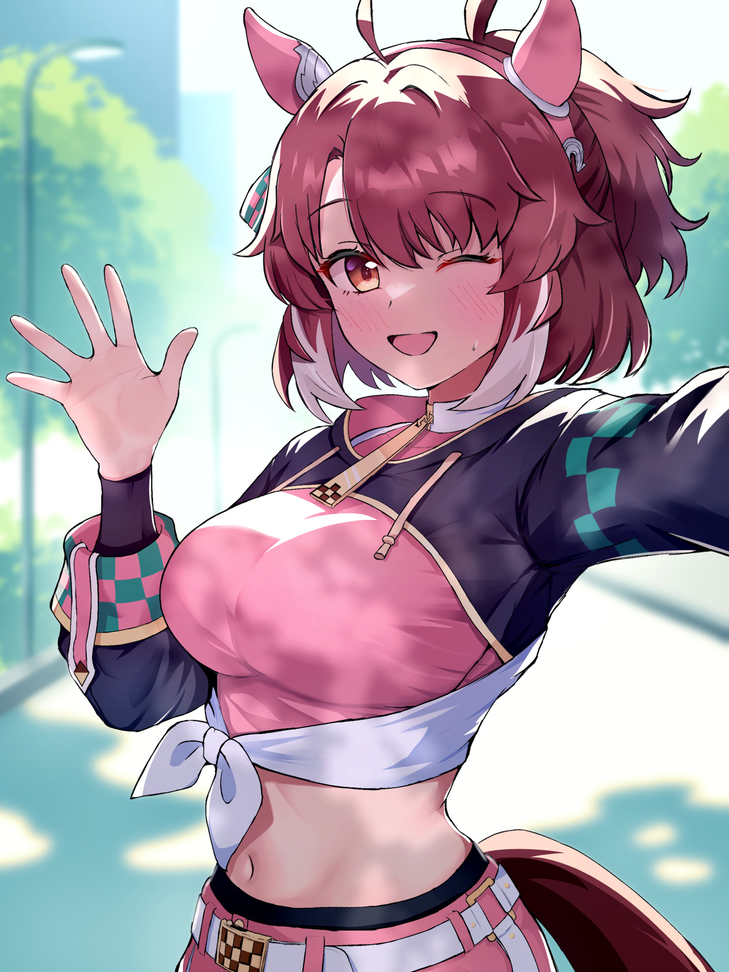 dantsu flame (center spotlight) (umamusume), dantsu flame (umamusume), umamusume, highres, 1girl, ahoge, amenu 415, animal ears, black leggings, black shrug, blurry, blurry background, blush, bow, breasts, brown eyes, brown hair, checkered ribbon, ear covers, ear ornament, ear ribbon, hair between eyes, horse ears, horse girl, horse tail, lamppost, large breasts, leggings, leggings under shorts, looking at viewer, midriff, multicolored hair, navel, one eye closed, open mouth, outstretched arm, pink shirt, pink shorts, shirt, shorts, shrug (clothing), smile, solo, sweatdrop, tail, tied shirt, tree, waving, white hair, white shirt