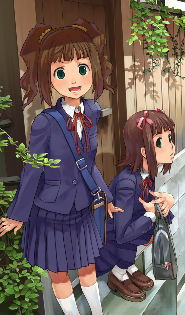 goe, amami haruka, takatsuki yayoi, idolmaster, idolmaster (classic), idolmaster 1, bad id, bad pixiv id, highres, 00s, 2girls, bag, brown hair, green eyes, hair ribbon, kneehighs, multiple girls, ribbon, school uniform, serafuku, short hair, skirt, smile, socks, twintails