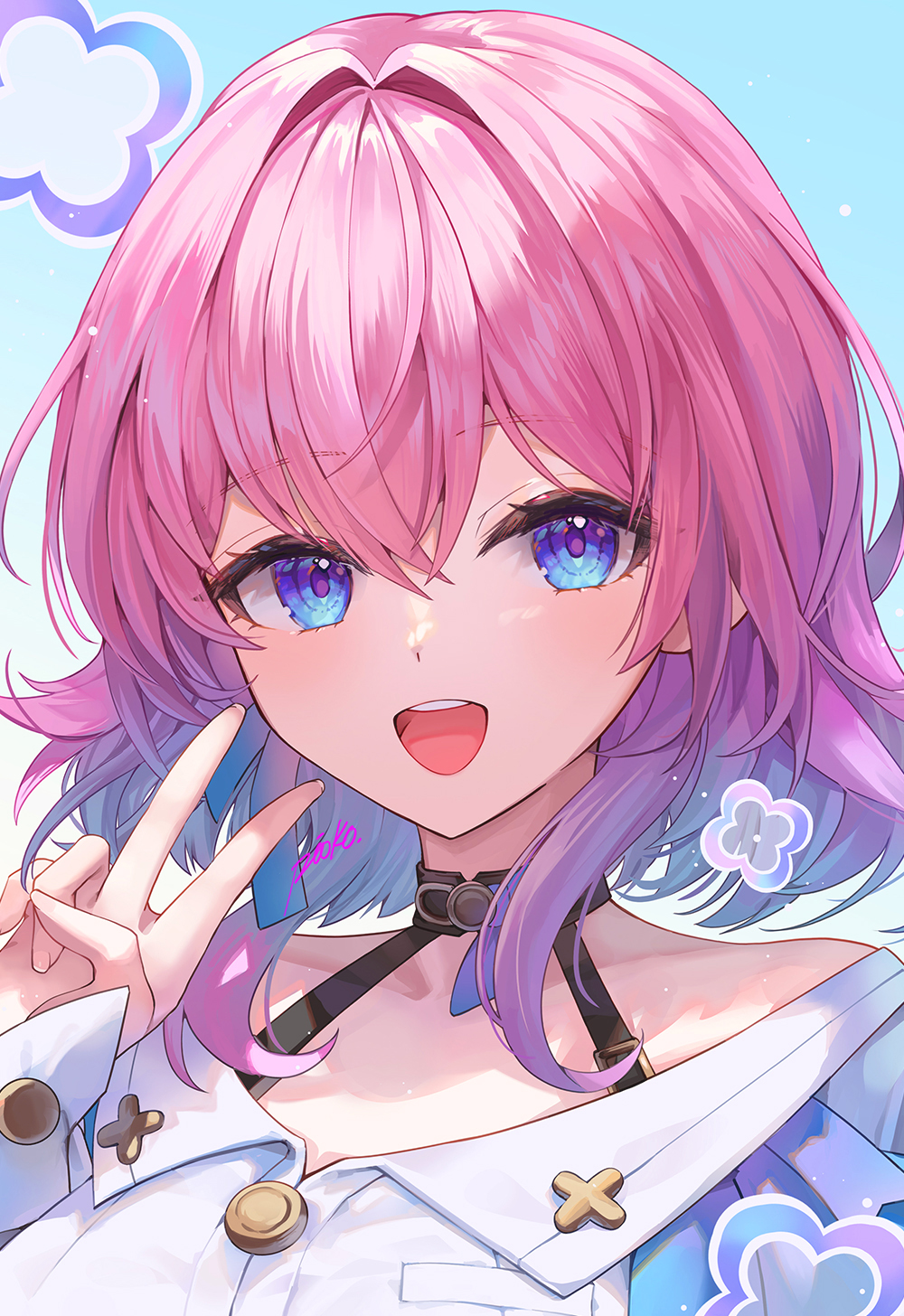 pioko, march 7th (honkai: star rail), march 7th (preservation) (honkai: star rail), honkai: star rail, honkai (series), highres, 1girl, blue background, blue eyes, hair between eyes, hand up, looking at viewer, medium hair, multicolored eyes, open mouth, pink hair, signature, simple background, smile, solo, teeth, upper body, upper teeth only, v