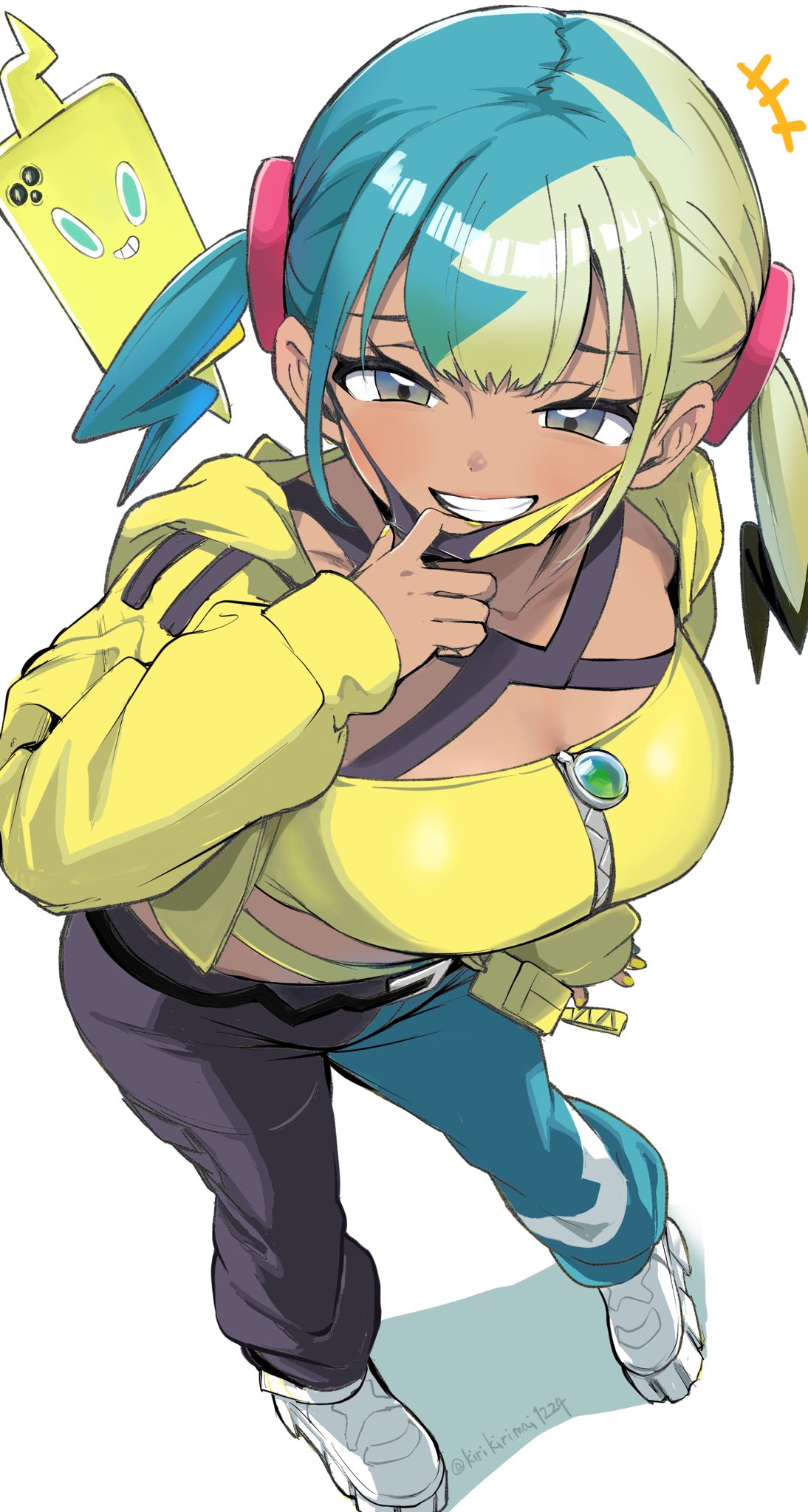 kirikirimai (kkm), canari (pokemon), rotom, rotom phone, nintendo, pokemon, pokemon legends: z-a, commentary request, highres, 1girl, aqua hair, bandeau, black pants, blonde hair, blue pants, breasts, cleavage, dark-skinned female, dark skin, gen 4 pokemon, gloves, grey eyes, grin, large breasts, long sleeves, looking at viewer, multicolored hair, pants, shoes, smile, standing, twintails, two-tone hair, two-tone pants, white shoes, yellow bandeau, yellow gloves