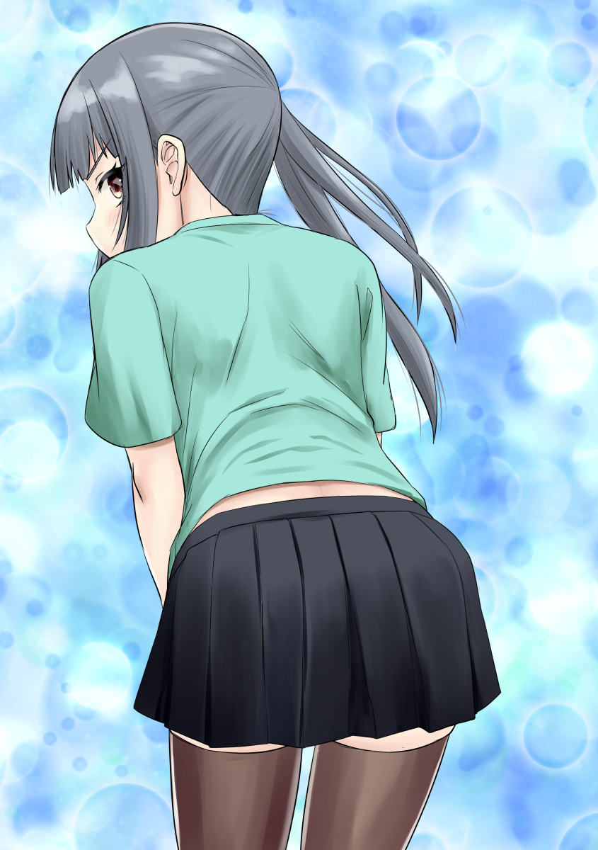 nekotarou (nktr299), kasumi (kancolle), kantai collection, highres, 1girl, alternate costume, aqua shirt, black skirt, black thighhighs, blue background, brown eyes, casual, from behind, grey hair, leaning forward, looking at viewer, looking back, pleated skirt, shirt, side ponytail, skirt, solo, t-shirt, thighhighs