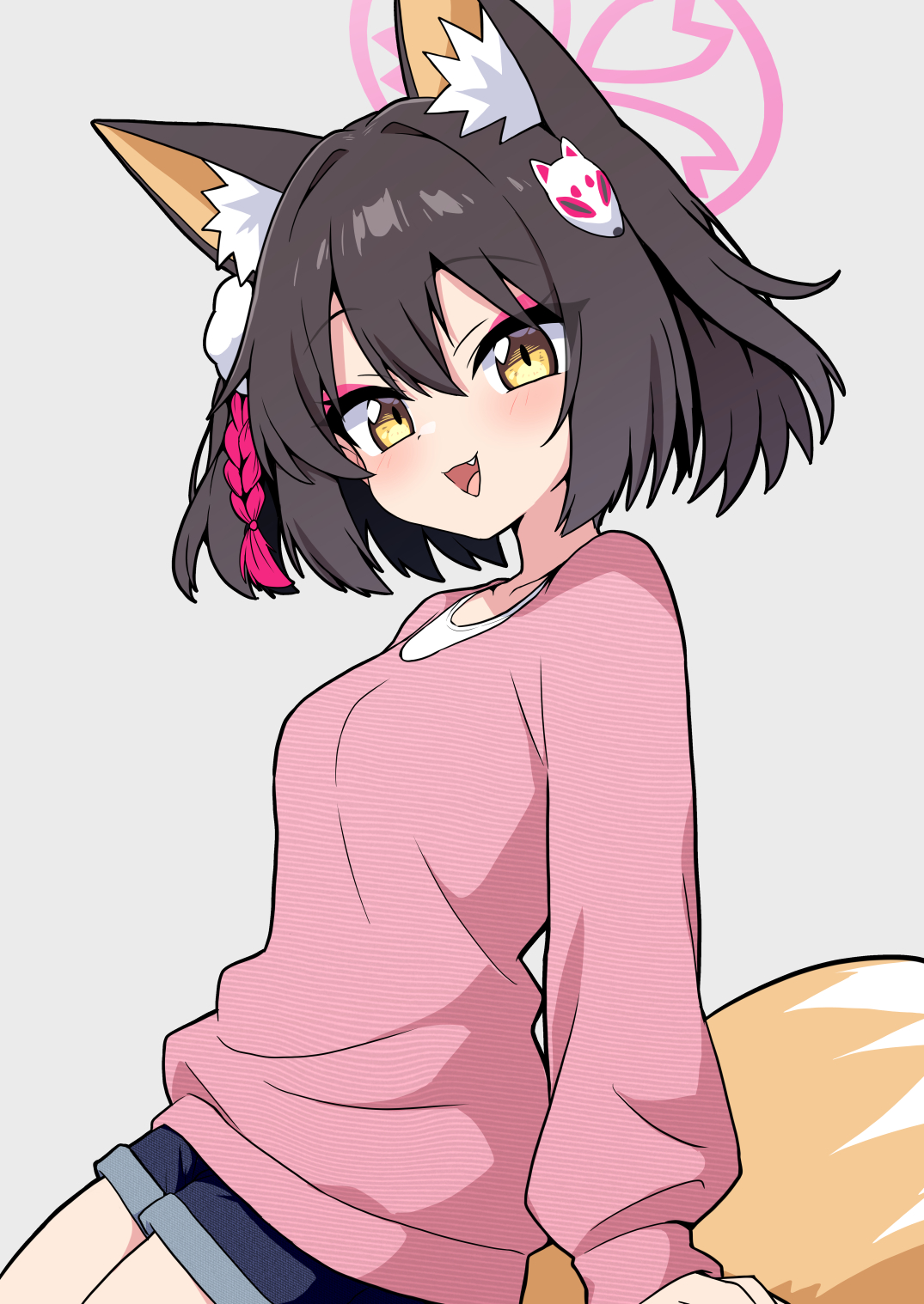fukamiki kei, izuna (blue archive), blue archive, commentary request, highres, 1girl, alternate costume, animal ear fluff, animal ears, breasts, fang, fox ears, fox tail, halo, looking at viewer, medium breasts, pink halo, shorts, simple background, smile, solo, tail, yellow eyes