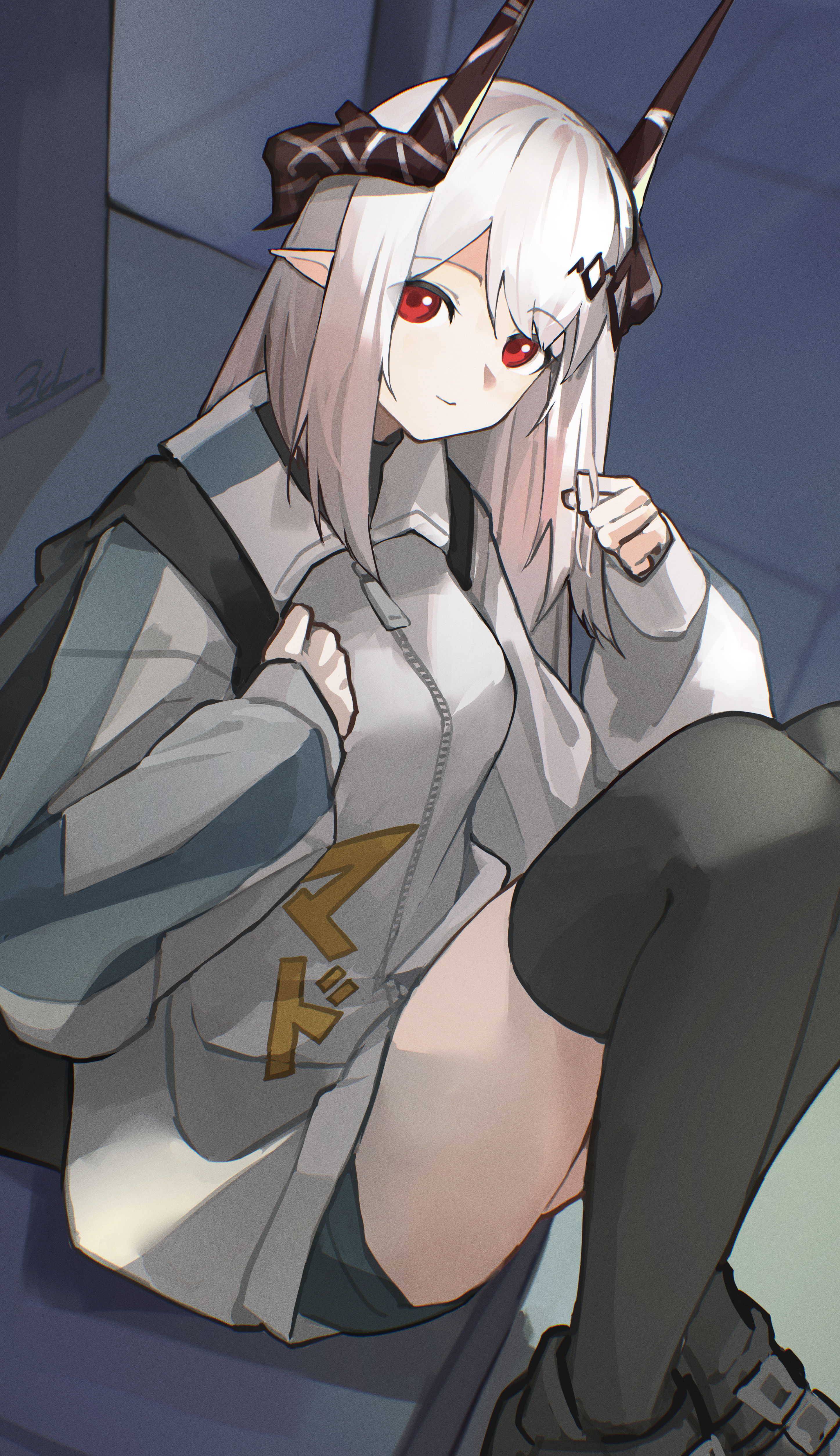 yagi000, mudrock (arknights), arknights, absurdres, commentary, highres, 1girl, alternate costume, backpack, bag, black horns, black thighhighs, casual, character name, closed mouth, clothes writing, feet out of frame, grey jacket, hand in own hair, horns, initial, jacket, light smile, long hair, pointy ears, red eyes, sitting, sleeves past wrists, solo, thighhighs, white hair, zipper, zipper pull tab