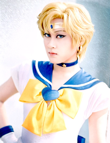 sailor uranus, ten'ou haruka, bishoujo senshi sailor moon, lowres, photo (medium), 1girl, asian, blonde hair, cosplay, female focus, gloves, school uniform, serafuku, short hair, solo