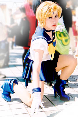 sailor uranus, ten'ou haruka, bishoujo senshi sailor moon, lowres, photo (medium), 1girl, asian, blonde hair, boots, cosplay, gloves, high heels, school uniform, serafuku, shoes, short hair, solo focus