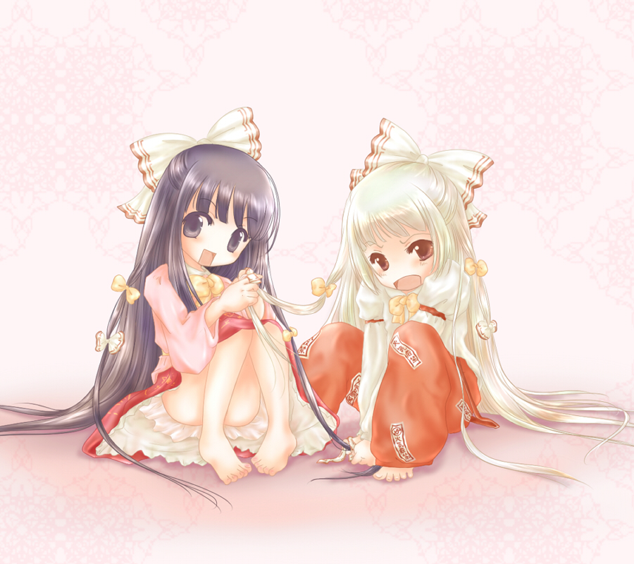 chiri (nekoyamo), fujiwara no mokou, houraisan kaguya, touhou, silver hair, 2girls, ass, barefoot, black hair, blue eyes, bow, feet, female focus, full body, hair bow, hair ribbon, long hair, multiple girls, red eyes, ribbon, sitting